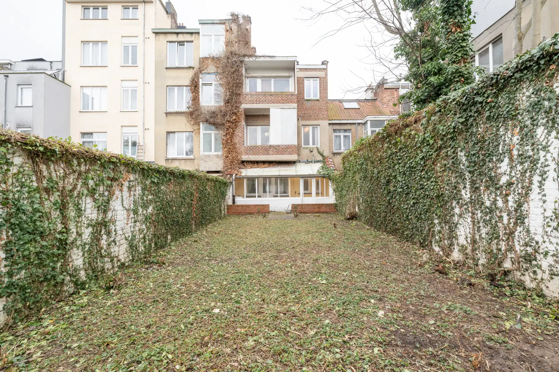 Investeringseigendom met 3 appartementen en tuin foto 2