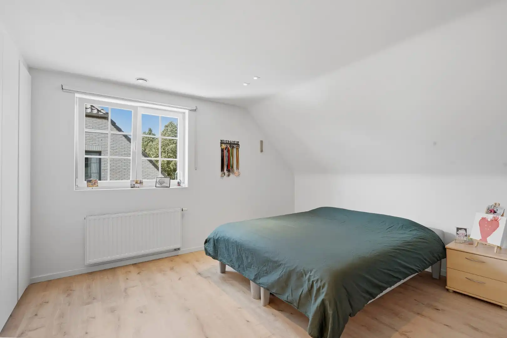 Moderne halfopen bebouwing met zonnige tuin en hoogwaardige afwerking foto 16