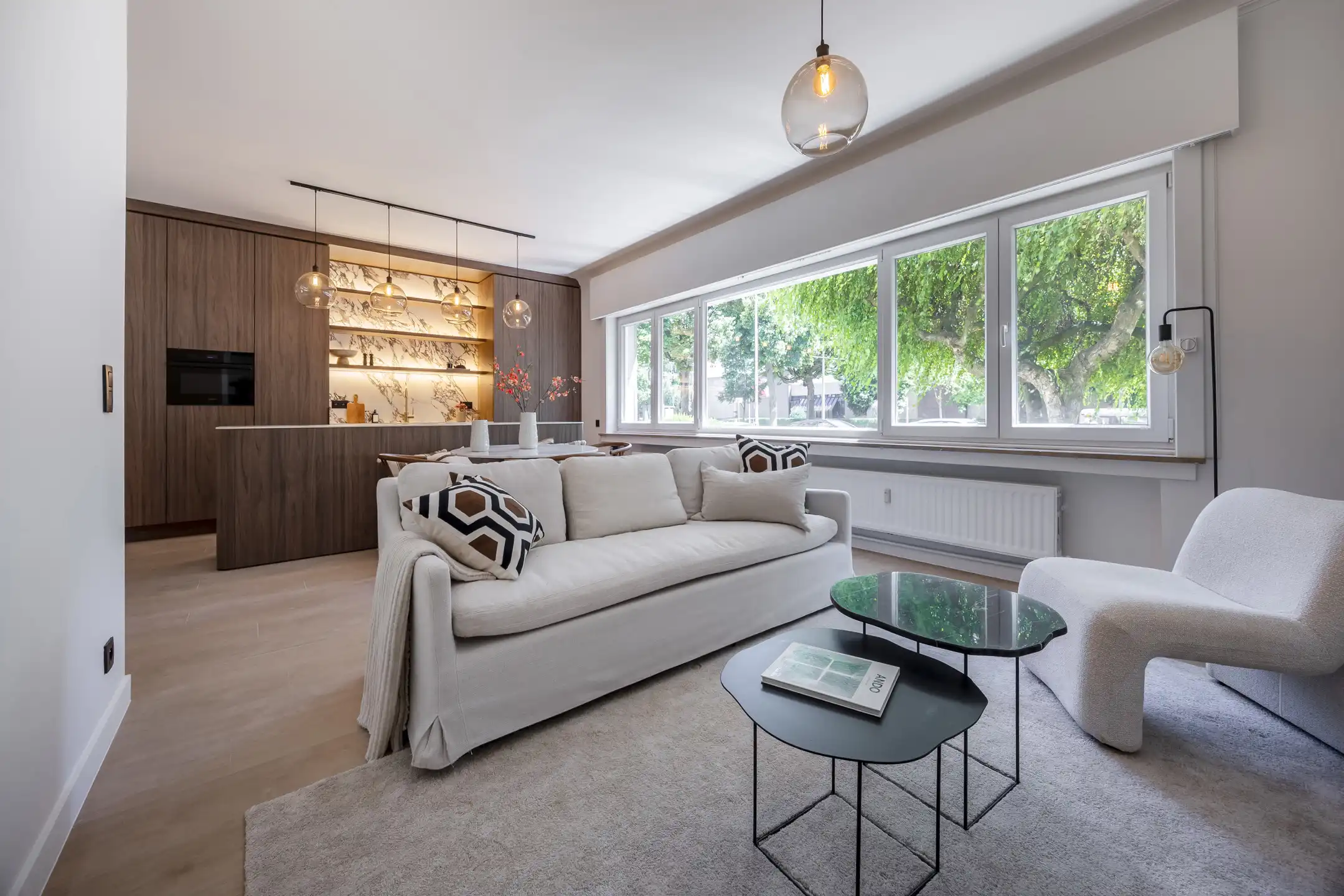 Ruim gelijkvloers appartement met 3 slpk en terras van 30 m² foto {{pictureIndex}}