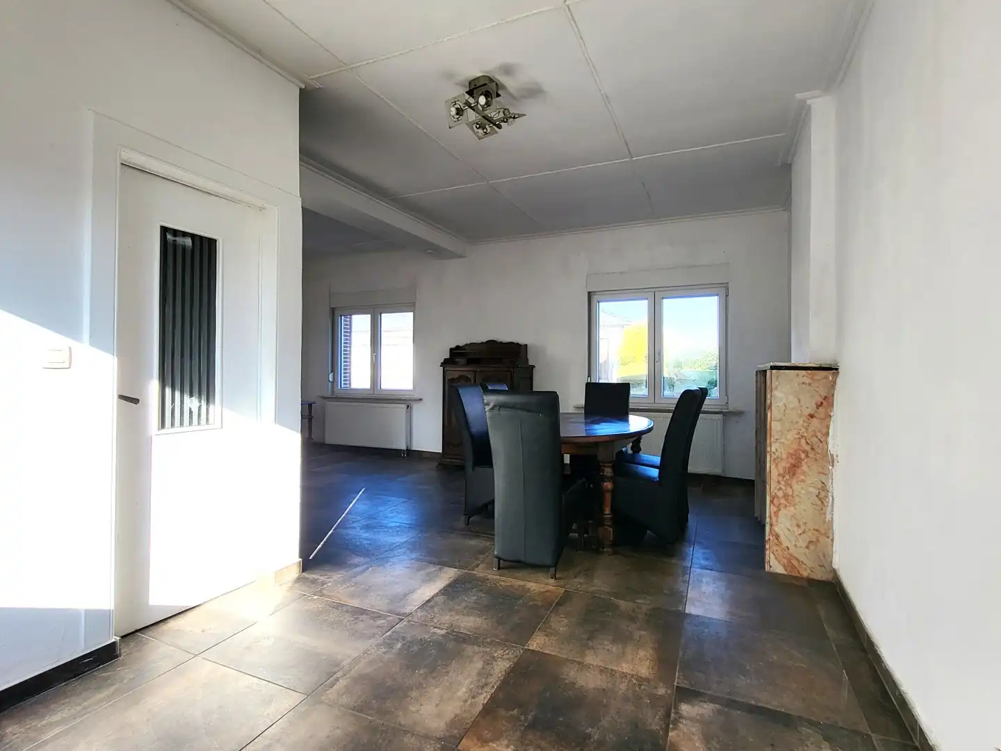 Halfopen bebouwing met 3 slaapkamers en zonnig tuintje in rustige dorpskern. foto 8