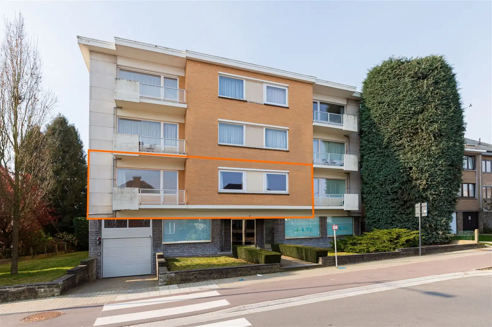 Te renoveren appartement  foto {{pictureIndex}}