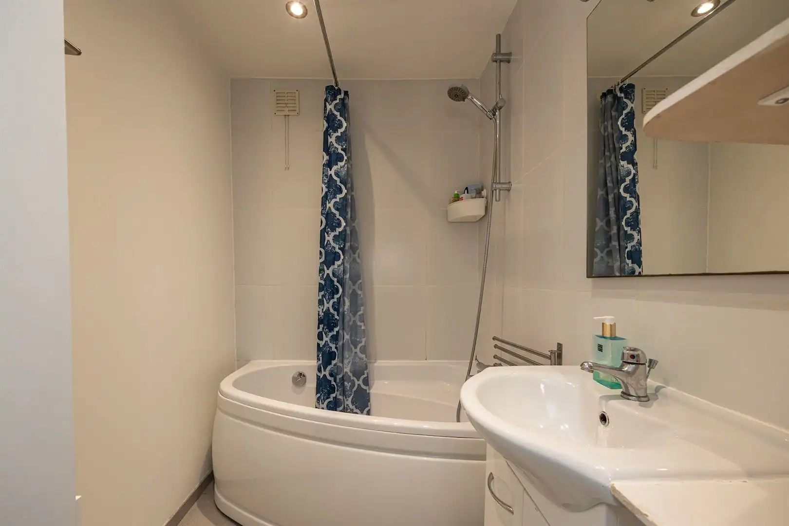 Uiterst charmant appartement op de grens van Zurenborg foto 16