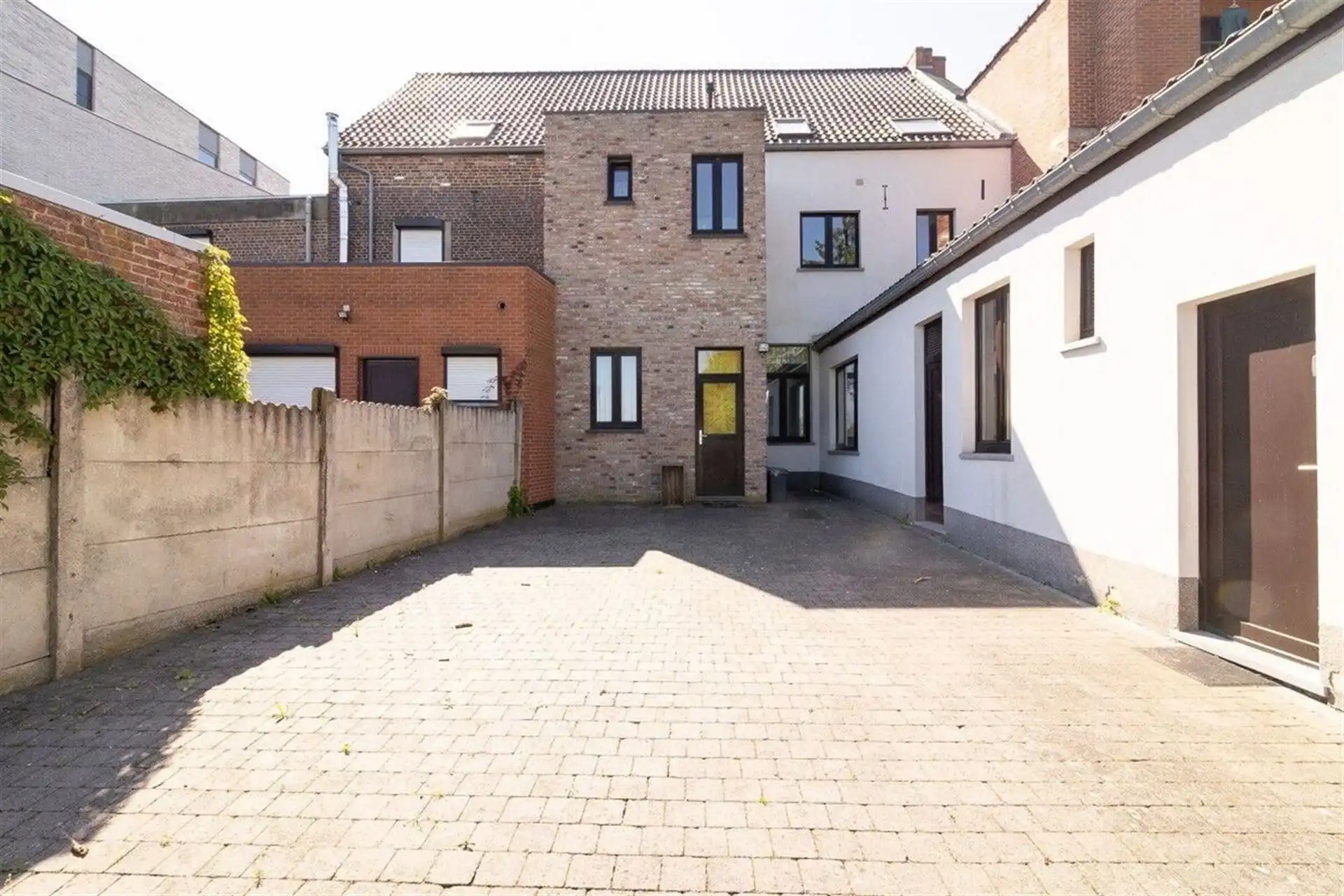 Gelijkvloers handelspand met bovenliggend appartement foto 13