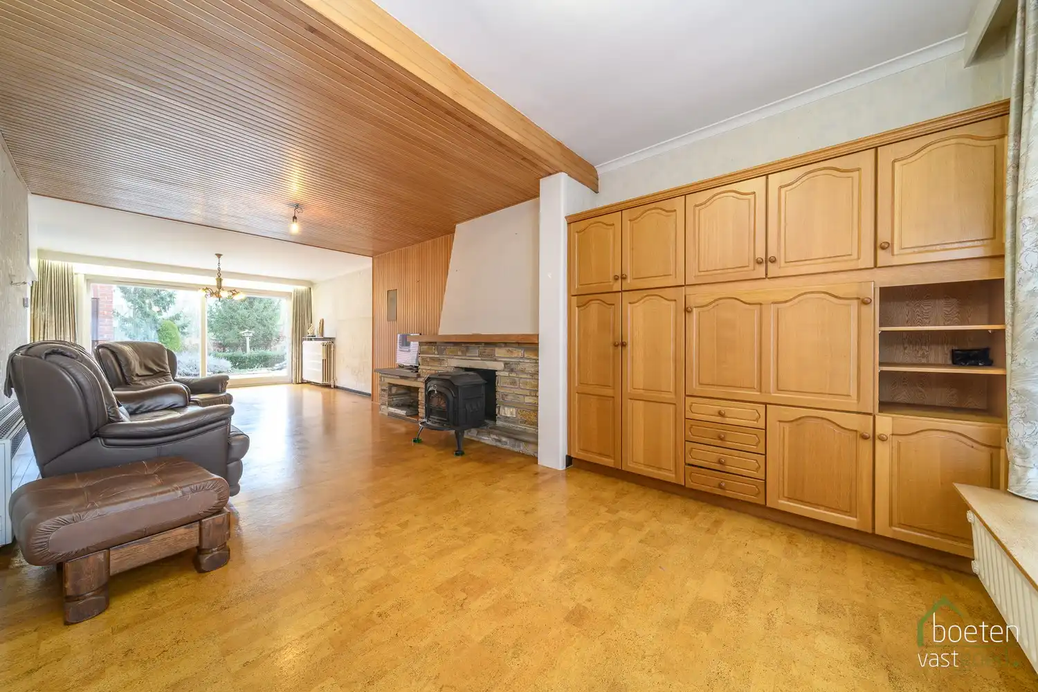 ROESBRUGGE: Ruime maar te moderniseren rijwoning met 4 slpks., grote garage en gezellige tuin op 492m² grondopp. foto 4