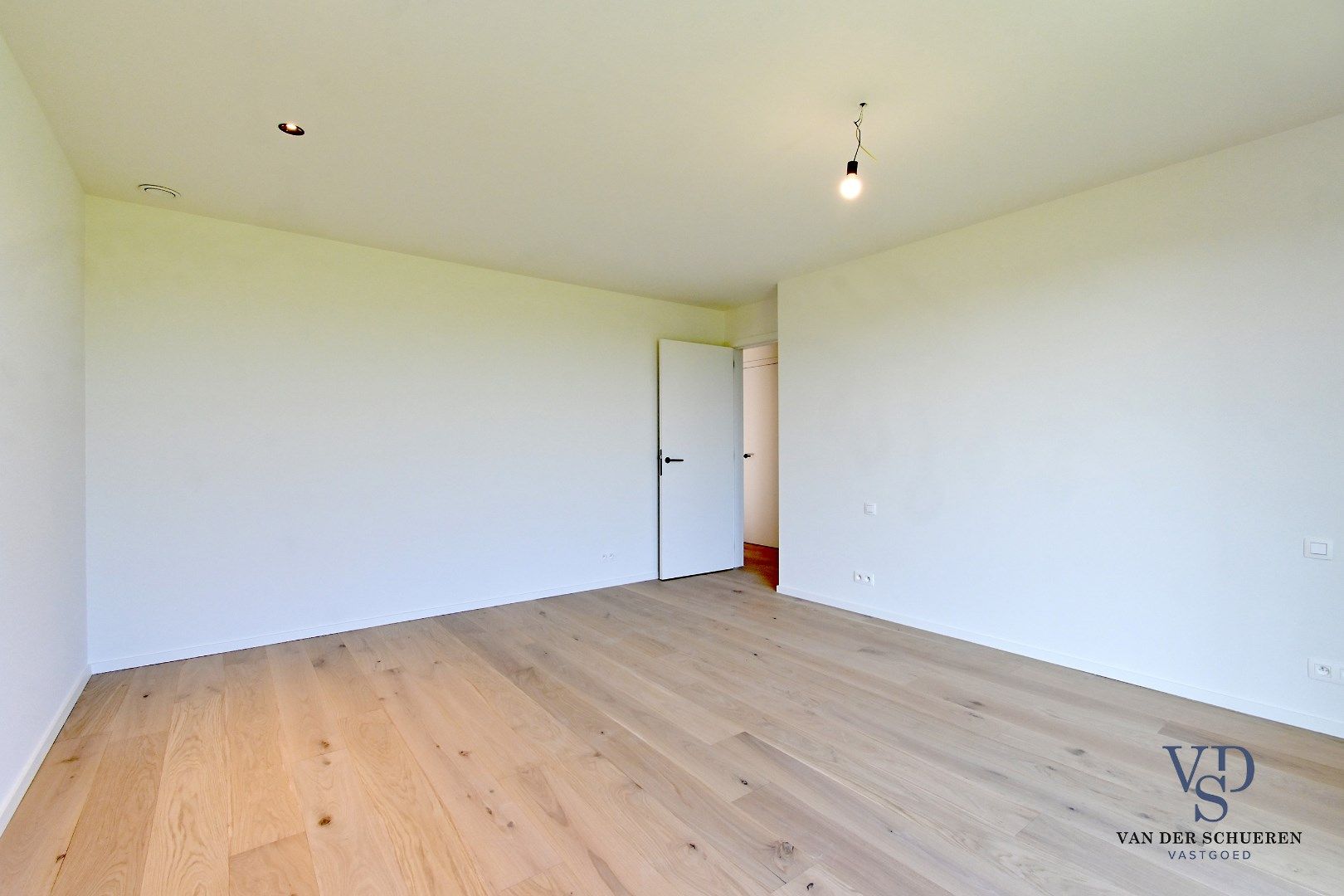 IN OPTIE ! Half Open Bebouwing met afzonderlijke garage  foto 24