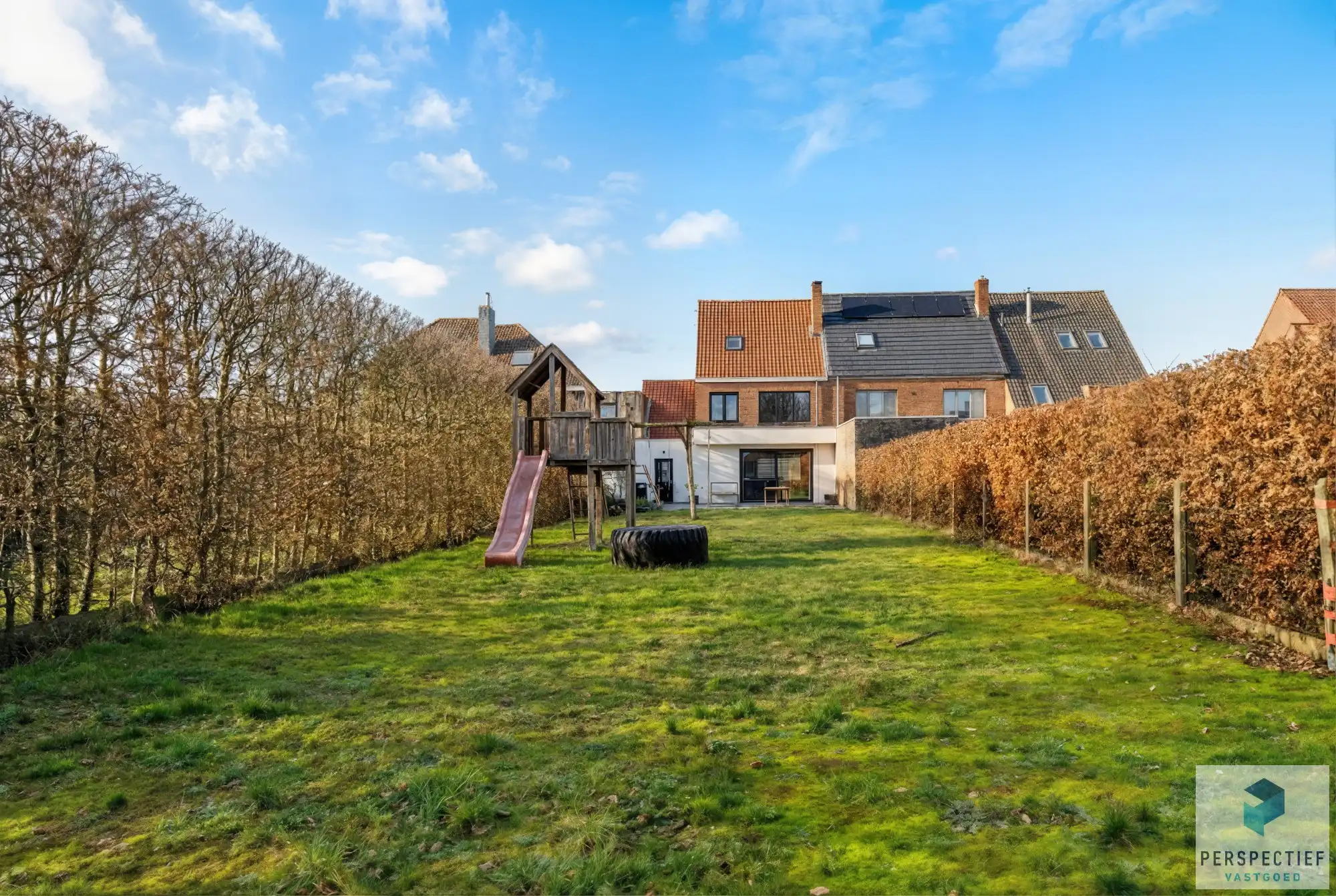 Ruime gerenoveerde woning met 4 slpk, grote tuin en garage foto {{pictureIndex}}