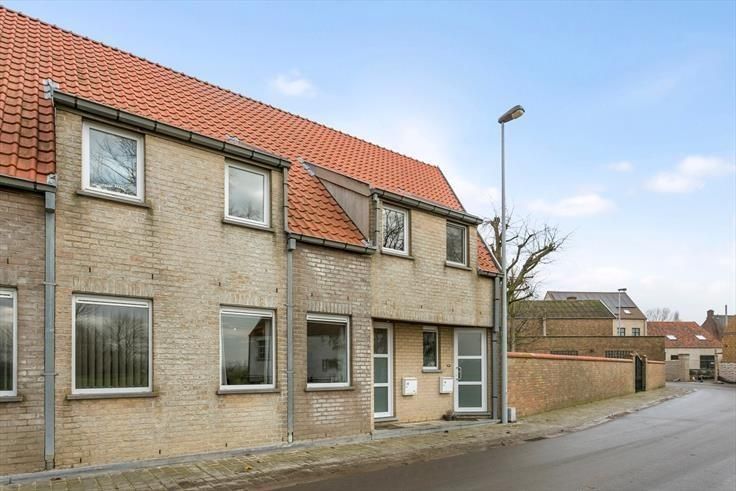 Instapklare woning met 4 slpks in het hart van Stalhille foto {{pictureIndex}}