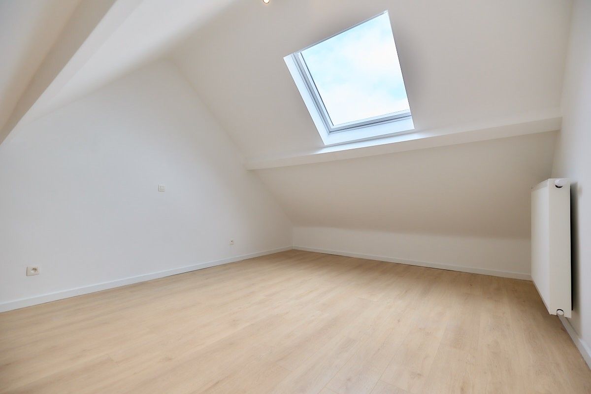 Vernieuwbouwwoning met 3 ruime slaapkamers, bureau en tuin – instapklaar en energiezuinig foto 16