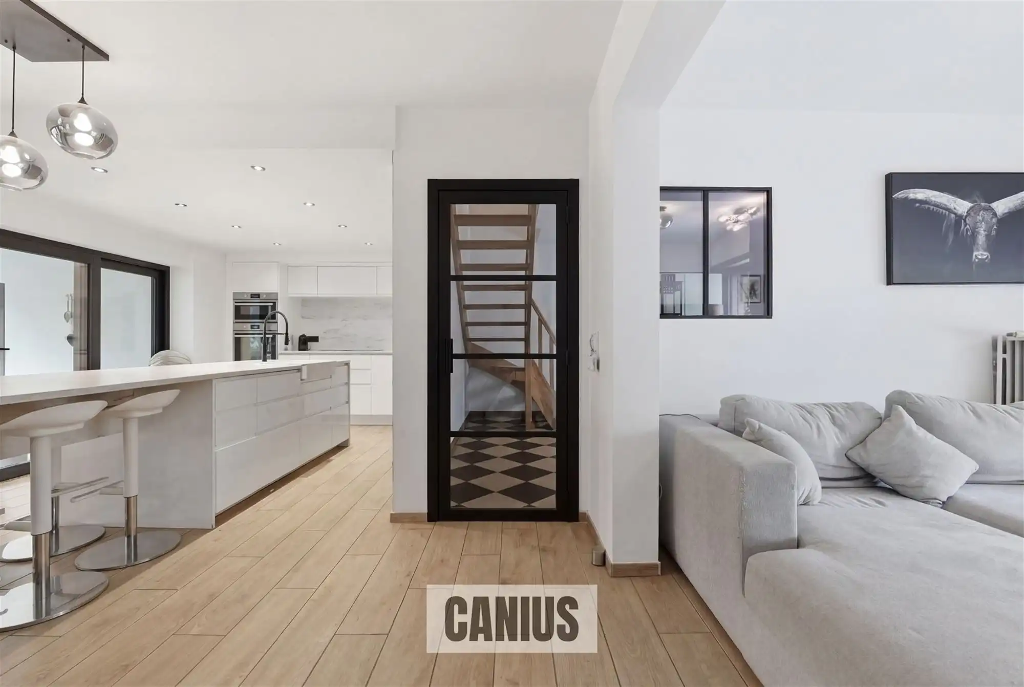 GERENOVEERDE OPEN BEBOUWING MET VIER SLAAPKAMERS foto 2