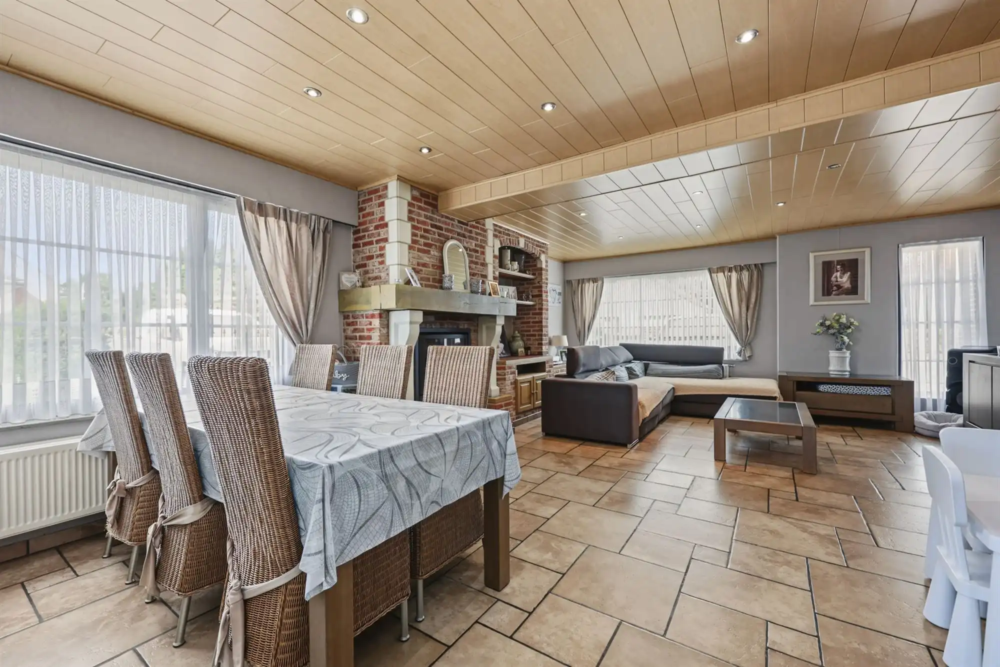 Instapklare woning op ruim perceel met paardenstallen foto 6