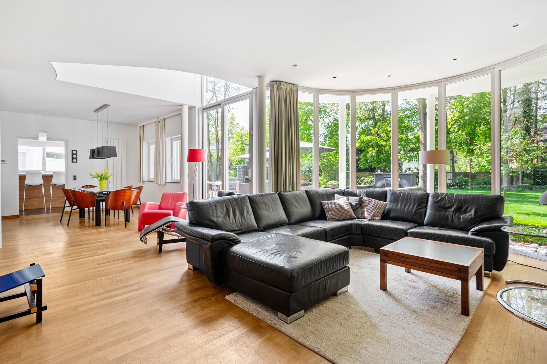 Moderne en energiezuinige villa op ca. 2.035 m². foto 3