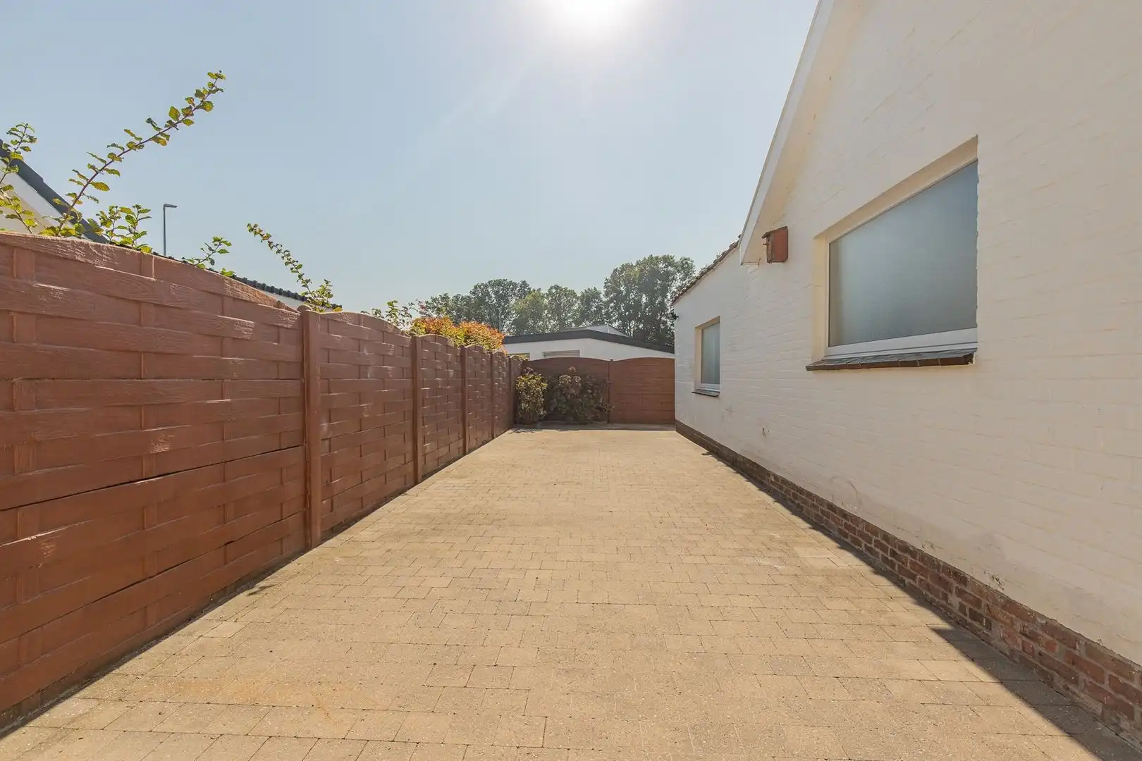 Rustig gelegen gezinswoning met 4 slaapkamers, garage en tuin. foto 9