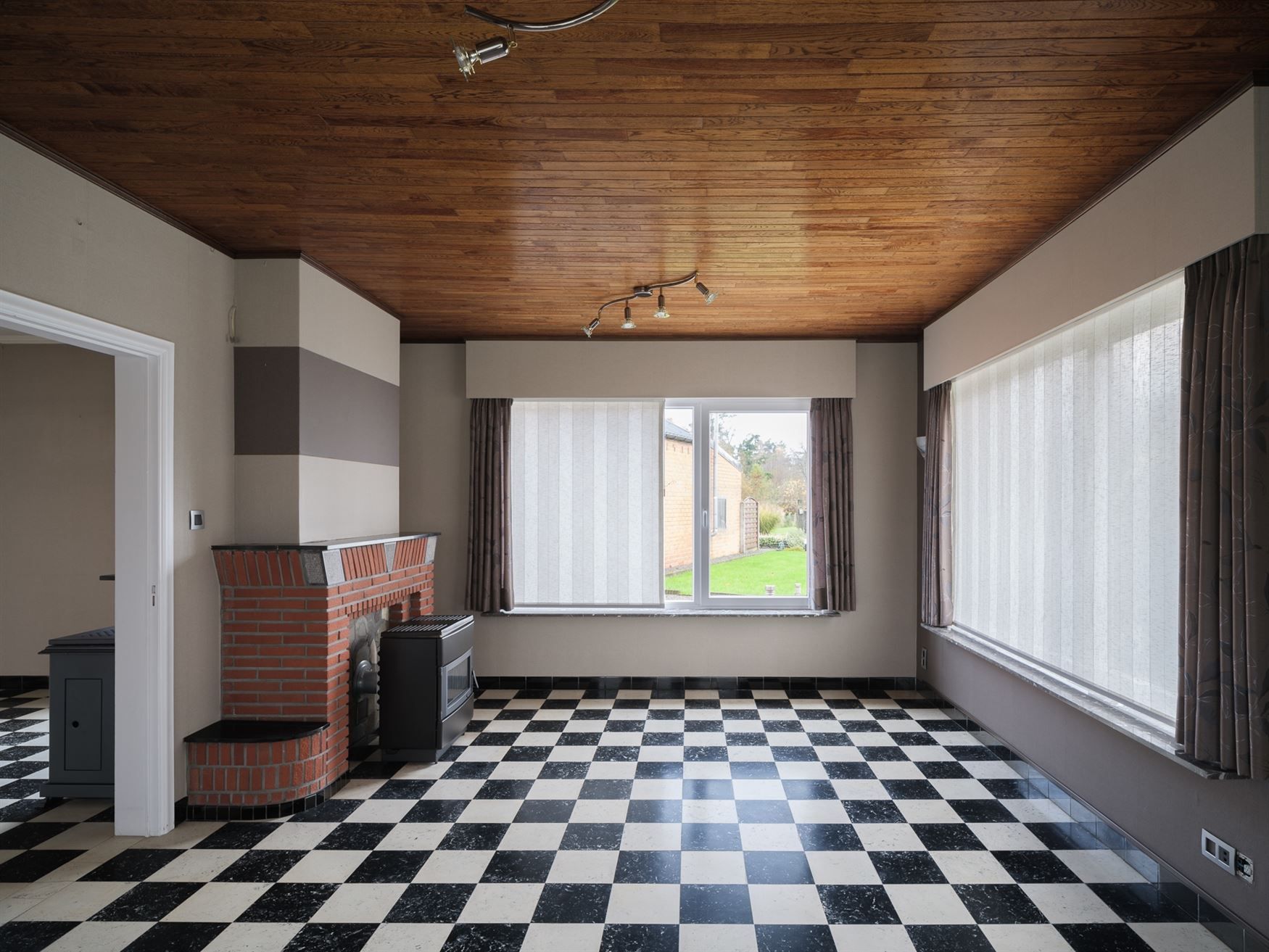 Te renoveren woning met magazijn foto 5