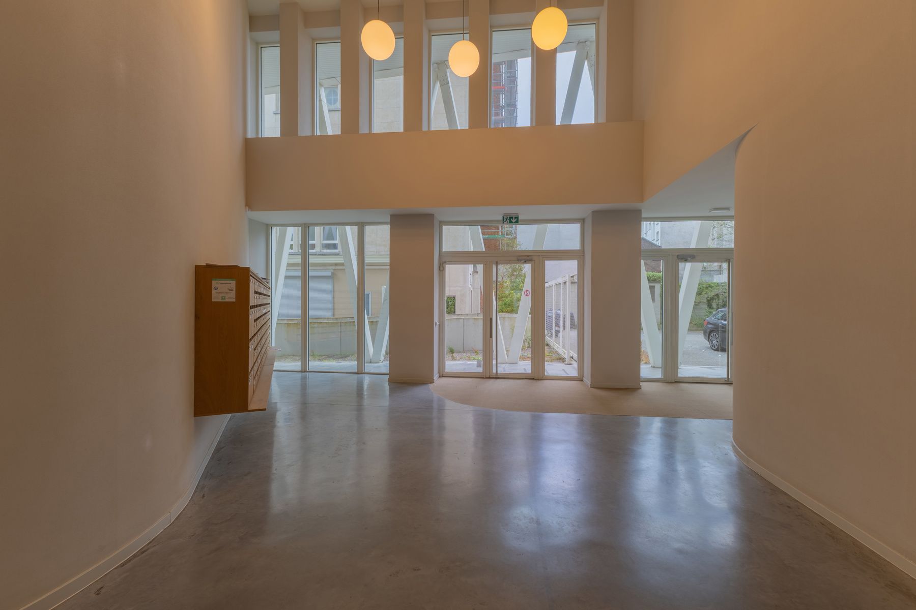 Recente studio met leuk terras en kelder foto 12