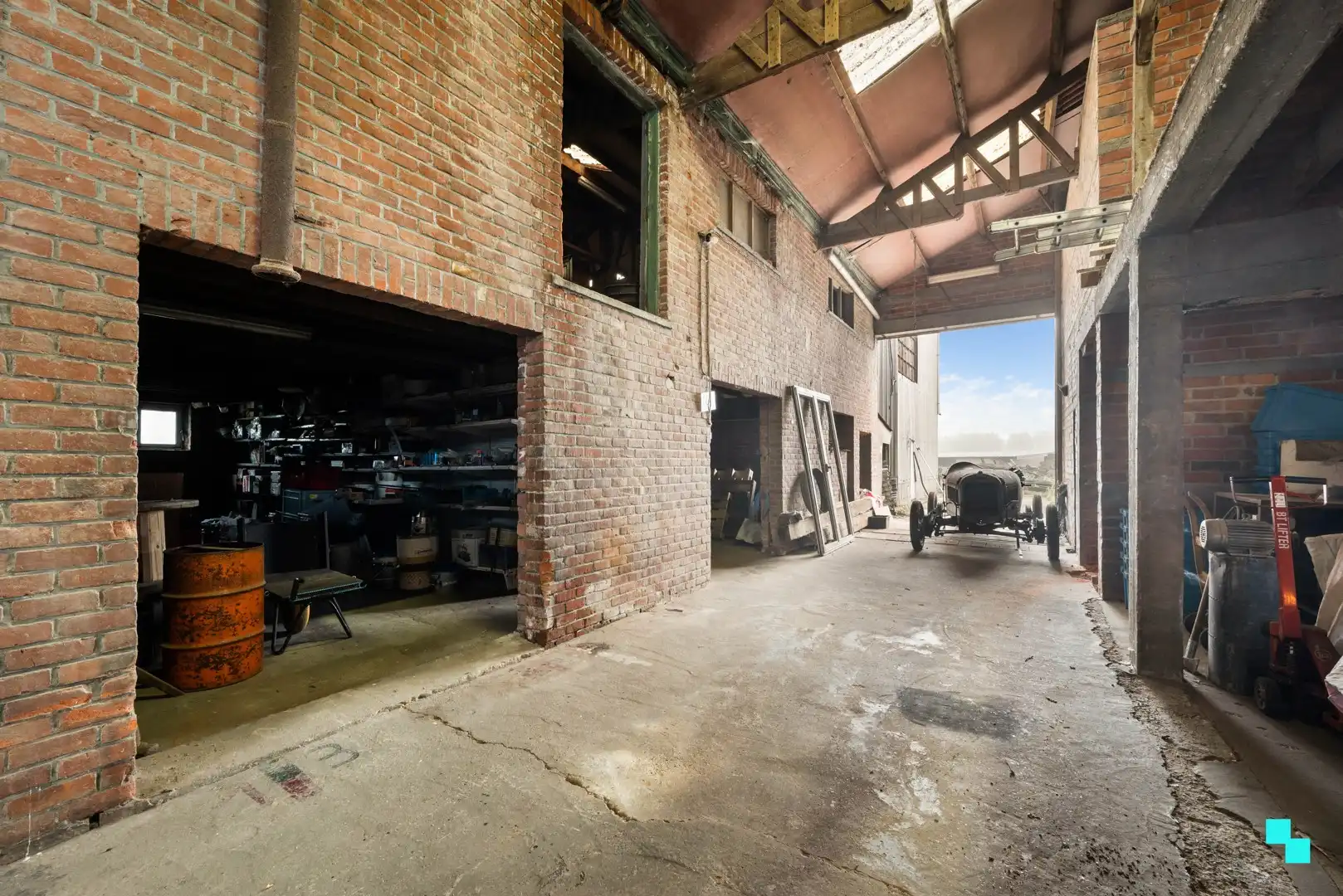 Authentiek bedrijfsgebouw met mogelijkheid tot geïntegreerde woonst foto 5