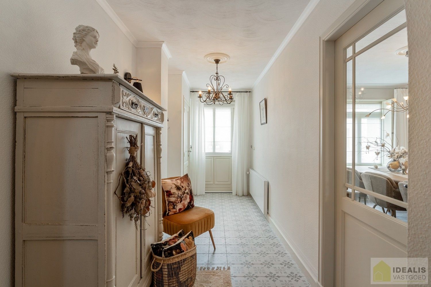 IDEALIS VASTGOED – Prachtige, stijlvolle woning mét B&B-gedeelte, van maar liefst +-315m² foto 5