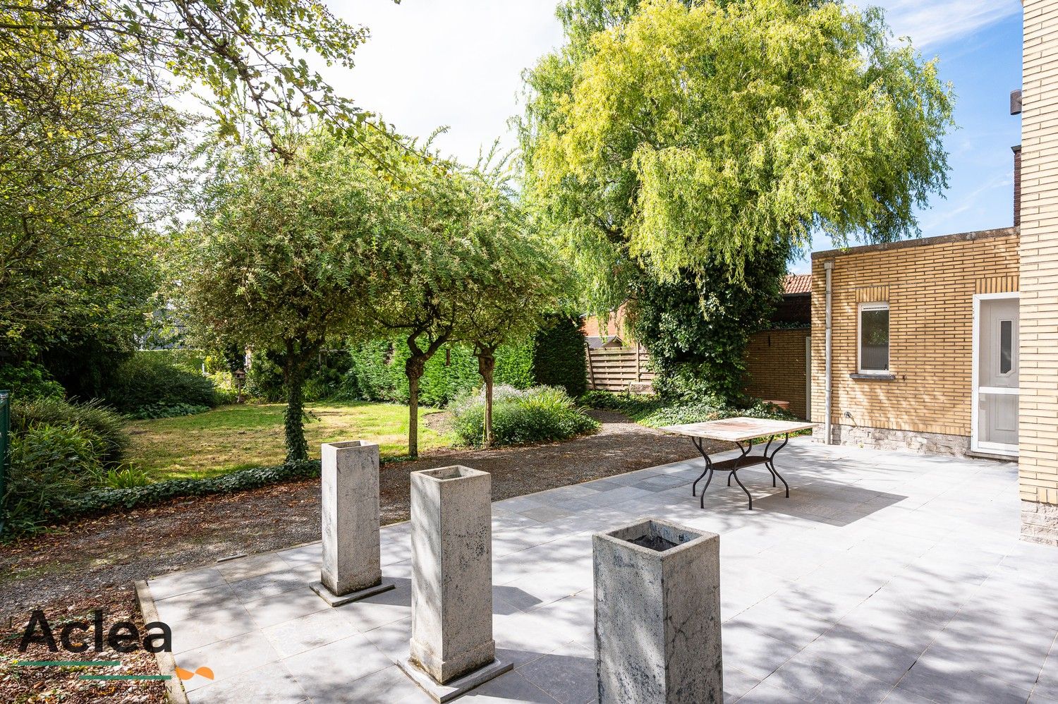 Ruime halfopen bebouwing met 5 slpks op strategische locatie in Zomergem foto 6