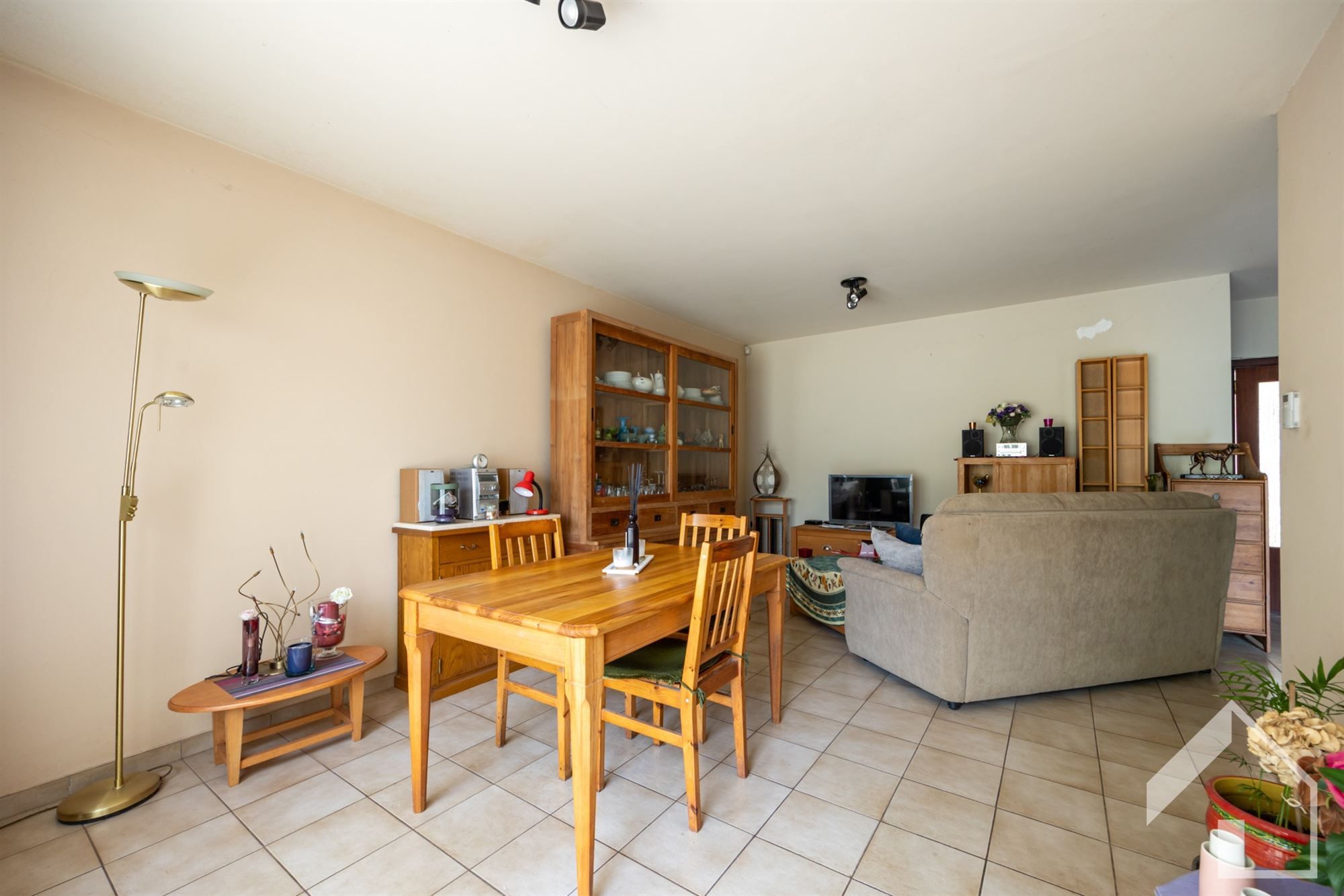 Te renoveren woning op toplocatie! foto 4