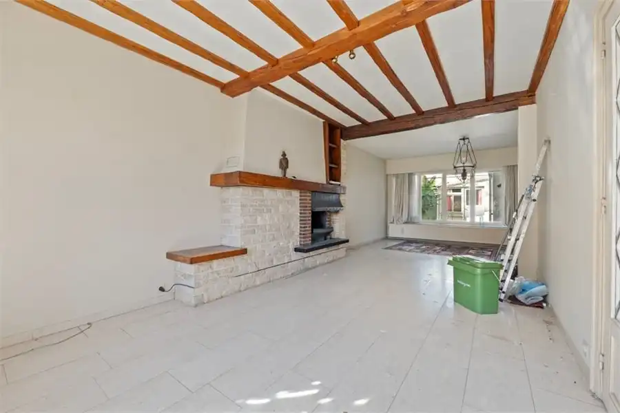 OP TE FRISSEN STADSWONING MET VEEL POTENTIEEL IN SINT-TRUIDEN foto 5