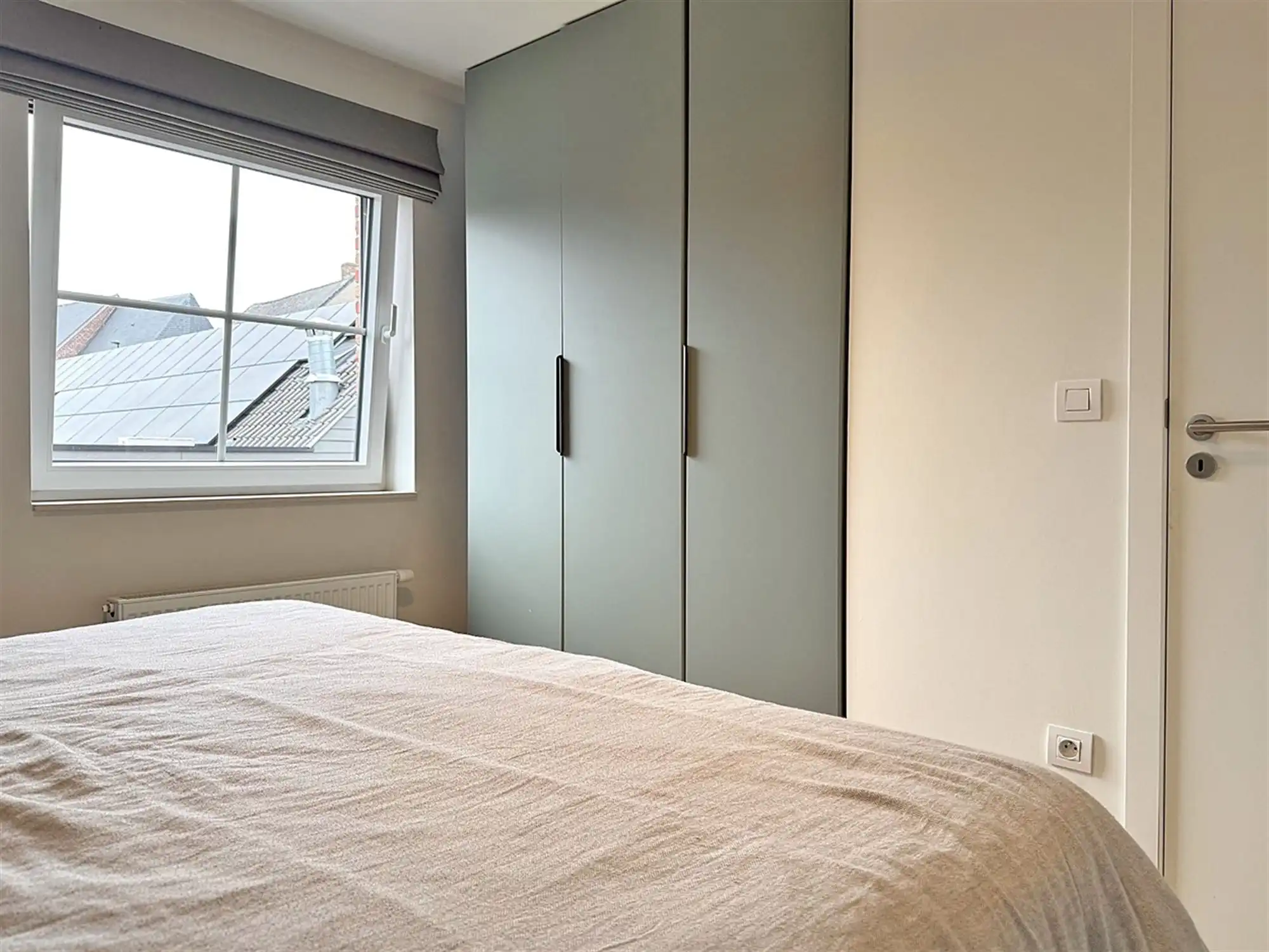 Recente, instapkl. WONING met 3 slpks, terras / tuin & 2 autostnpltsn foto 9