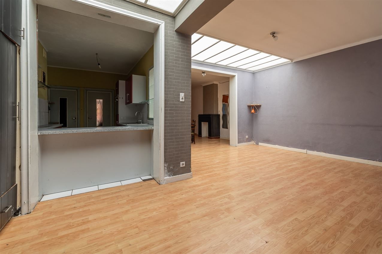 Ruime woning met zuidgerichte tuin en garage in rustige straat nabij centrum. EPC C en 5+ slaapkamers. foto 12