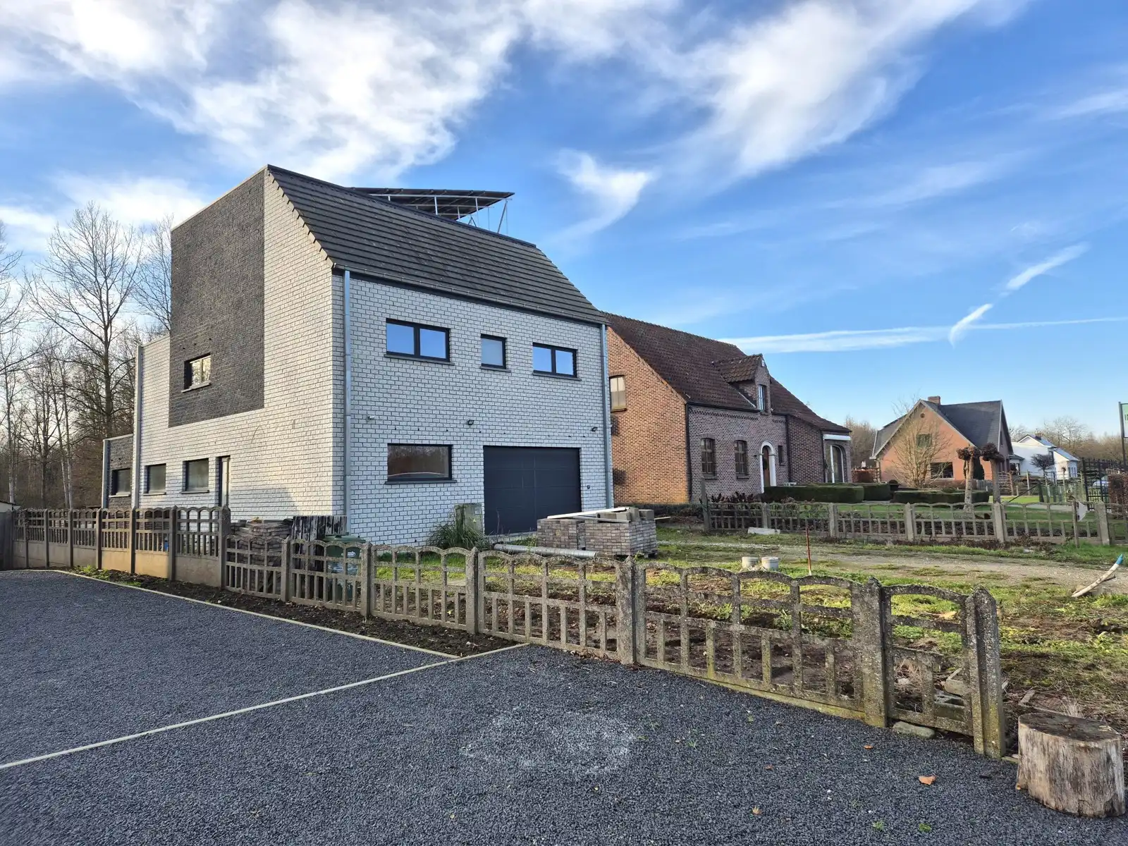 Recent, groot, praktisch + zuidgericht met prachtig uitzicht foto {{pictureIndex}}