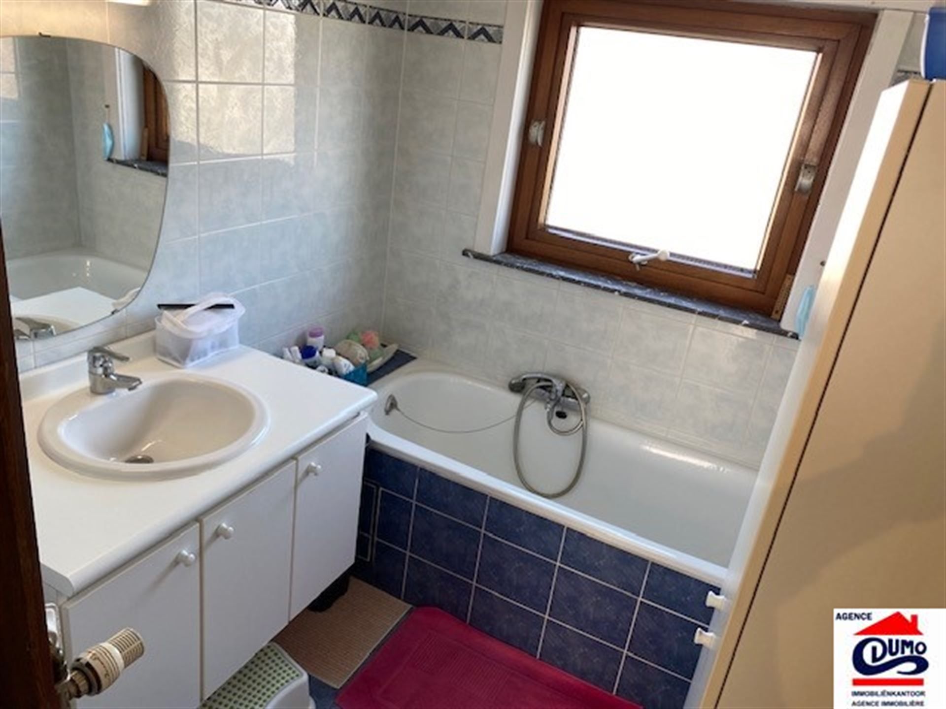 Goed gelegen half open bebouwing met 4 slaapkamers en garage foto 15