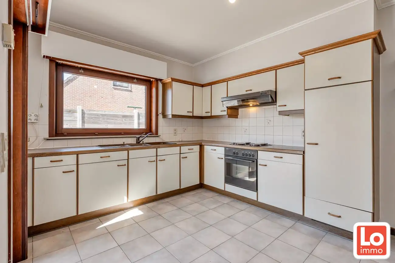 Gelijkvloerse open woning met dubbele inpandige garage en zonnige tuin op een toplocatie nabij het centrum van Lochristi! foto 9