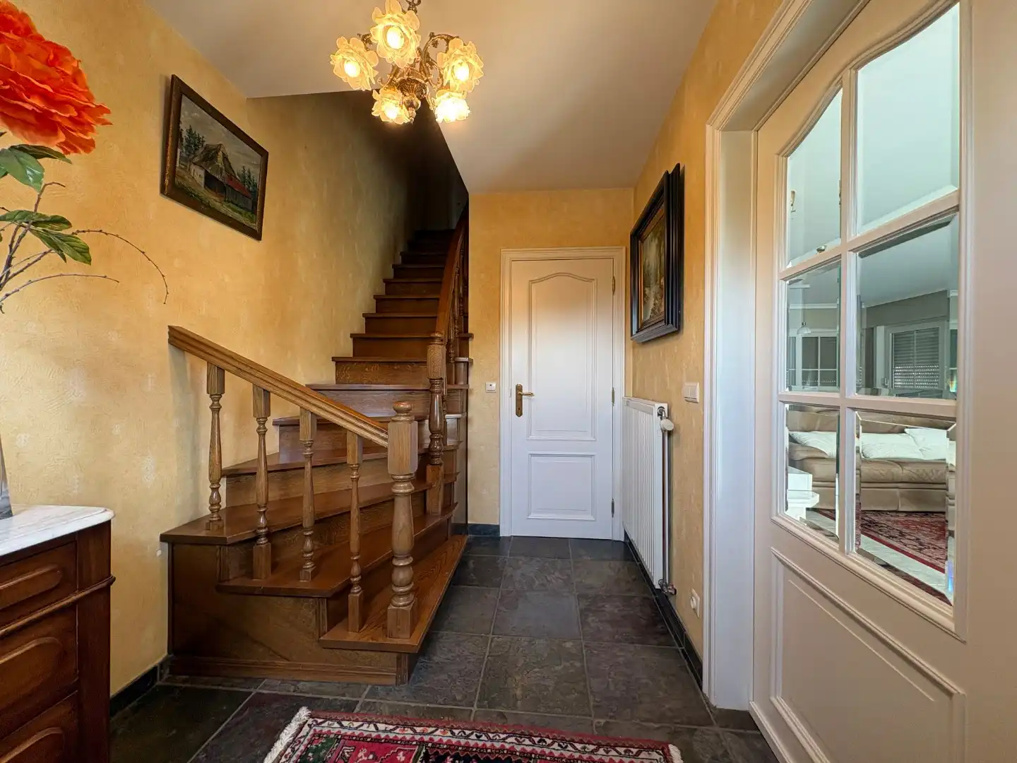 Ruime villa op perceel van 758 m² met 4 slaapkamers  foto 4