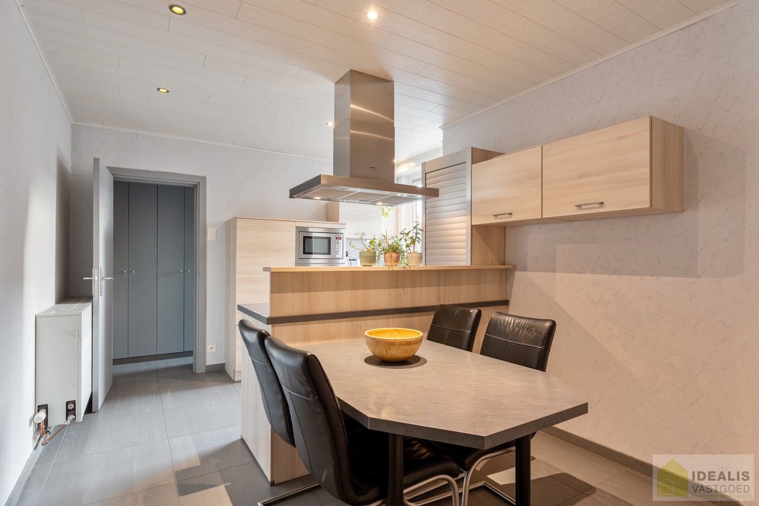 IDEALIS VASTGOED – Instapklare eengezinswoning met een lichtrijke leefruimte, 3 ruime slaapkamers (mogelijks 4), 2 badkamers op een fijn zuid-oost georiënteerd perceel! Deze woning bevindt zich op een perceel van 5a 19ca in een rustige en gezinsvriendelijke woonstraat! foto 16