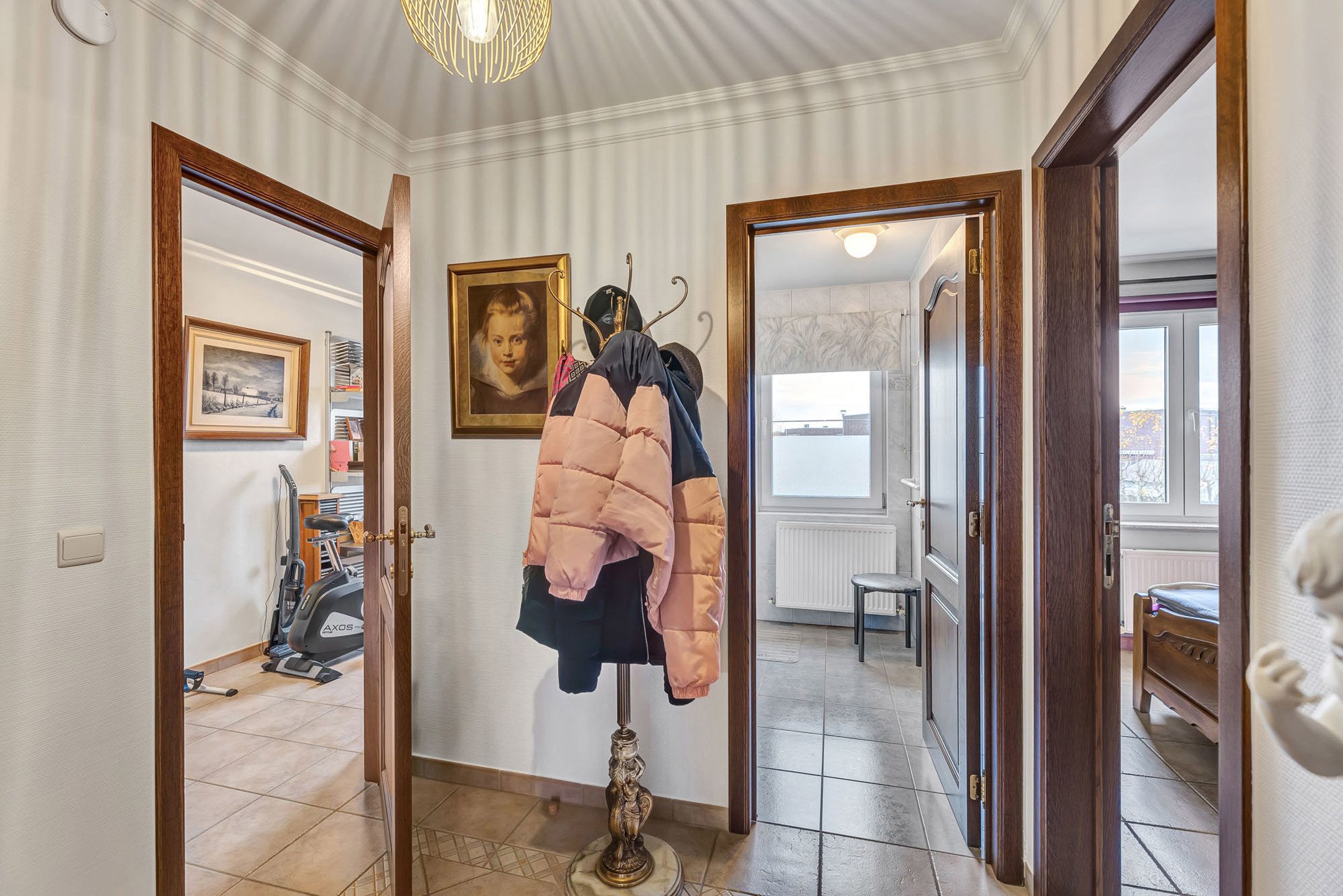 Instapklaar appartement met ruime garage foto 6