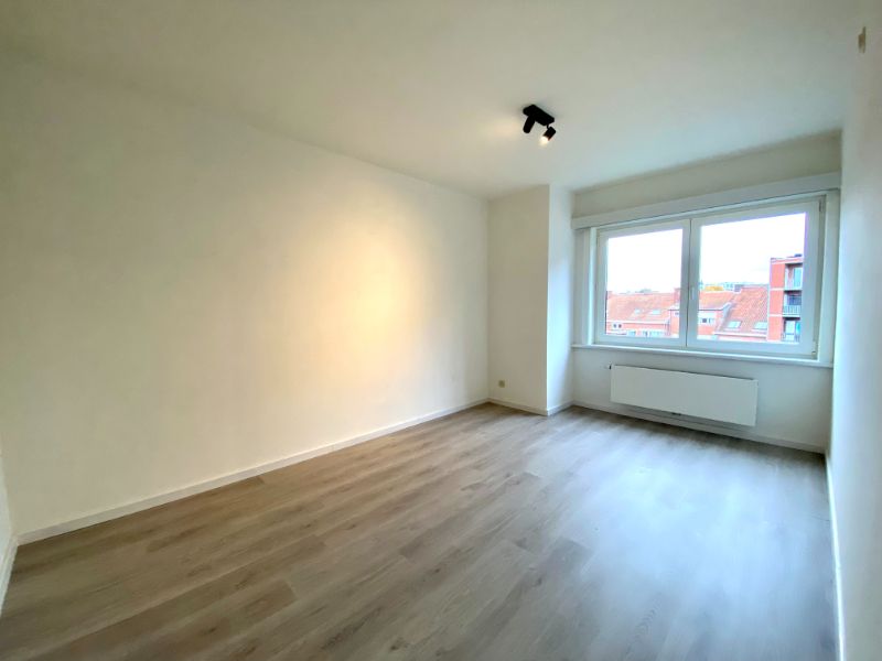 Gerenoveerd appartement met 2 ruime slaapkamer foto 9