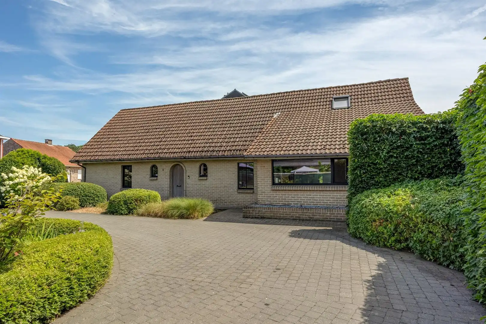 Stijlvol gerenoveerd wonen met prachtige zwemvijver foto 27