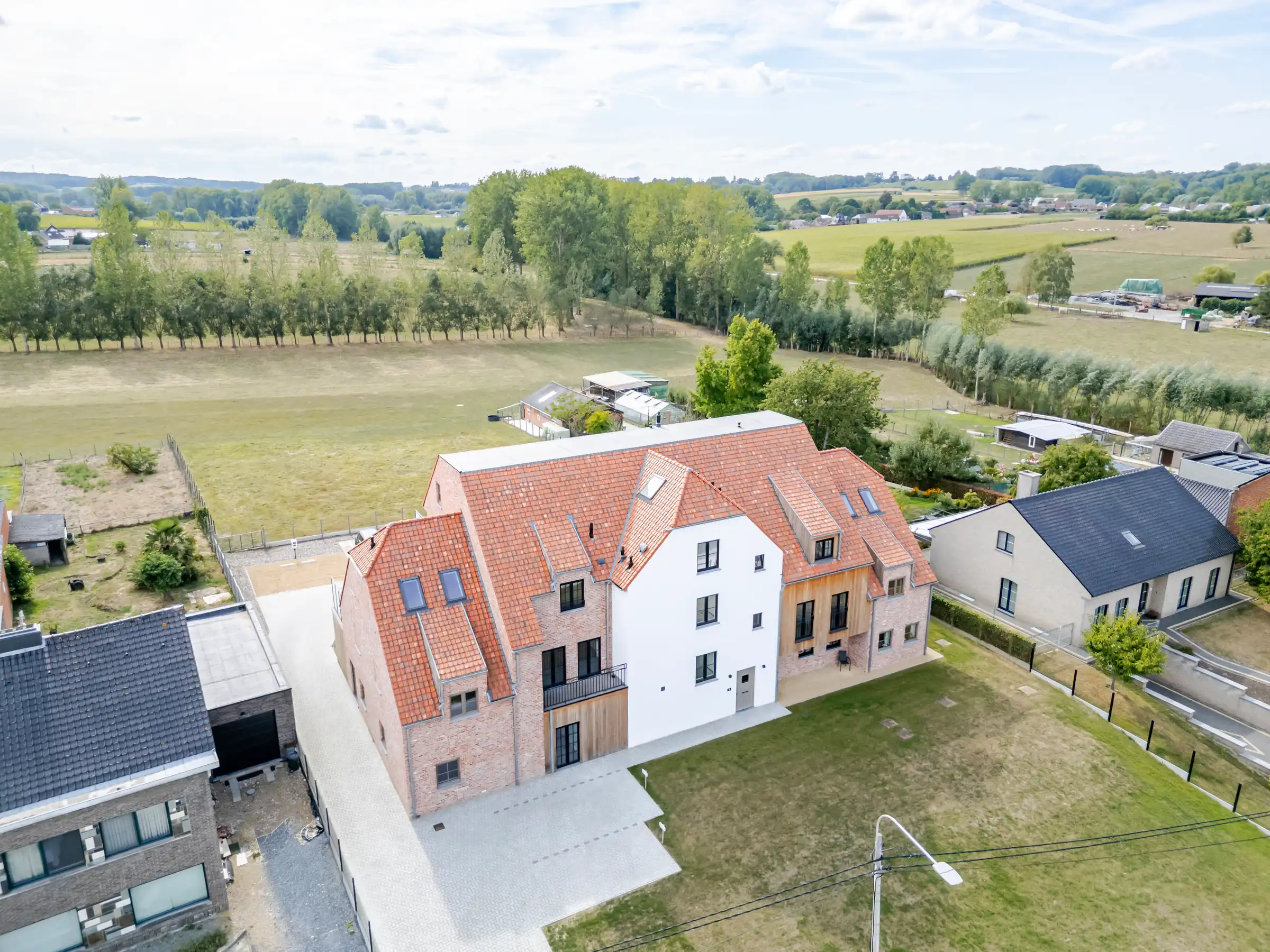 Ruim gelijkvloers villa-appartement met tuin foto 10