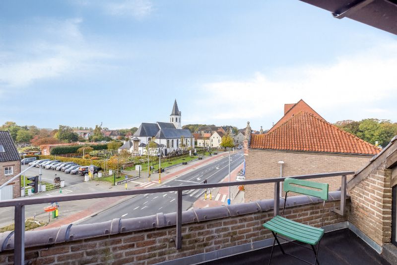 Stijlvol appartement met terras te koop in hartje Zeveneken! foto 9
