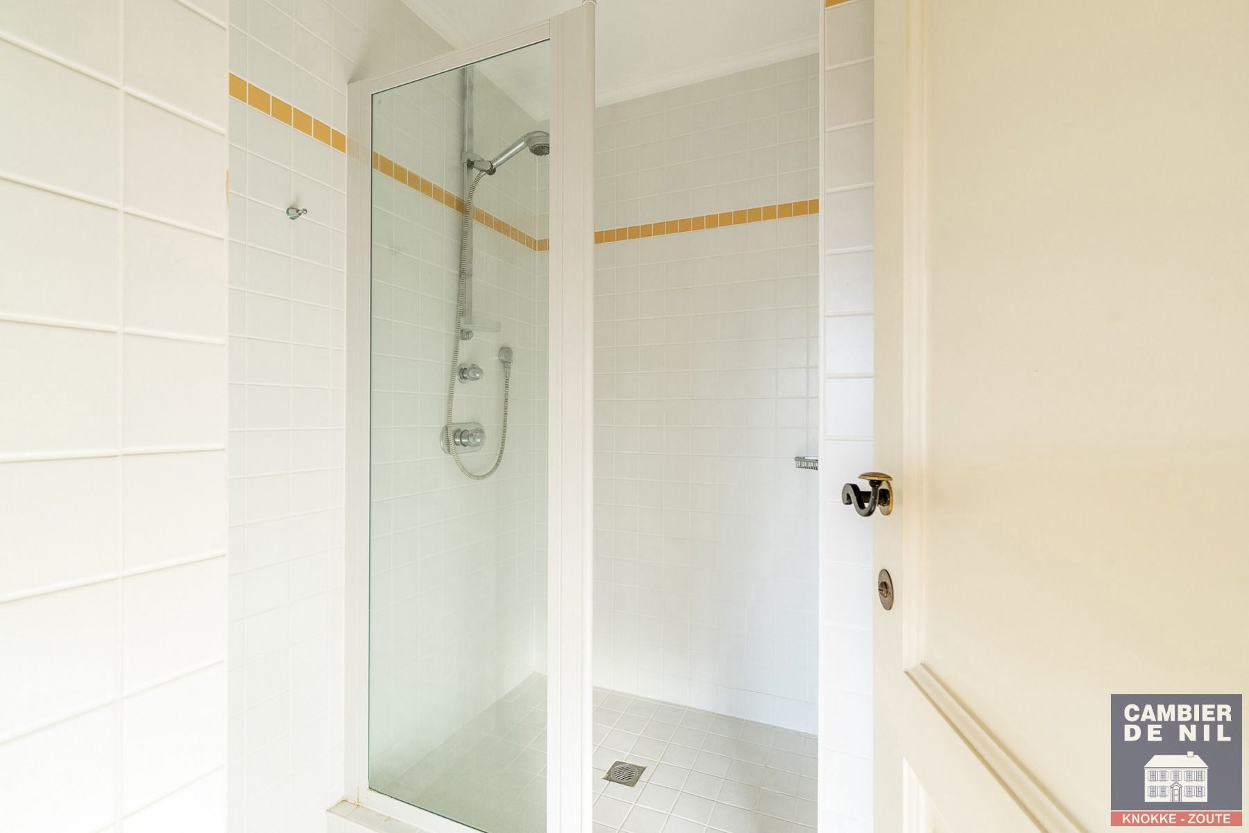 Charmante, ongemeubelde, vrijstaande villa in 2de lijn  in het zoute Zoute nabij de zee & tennis foto 18