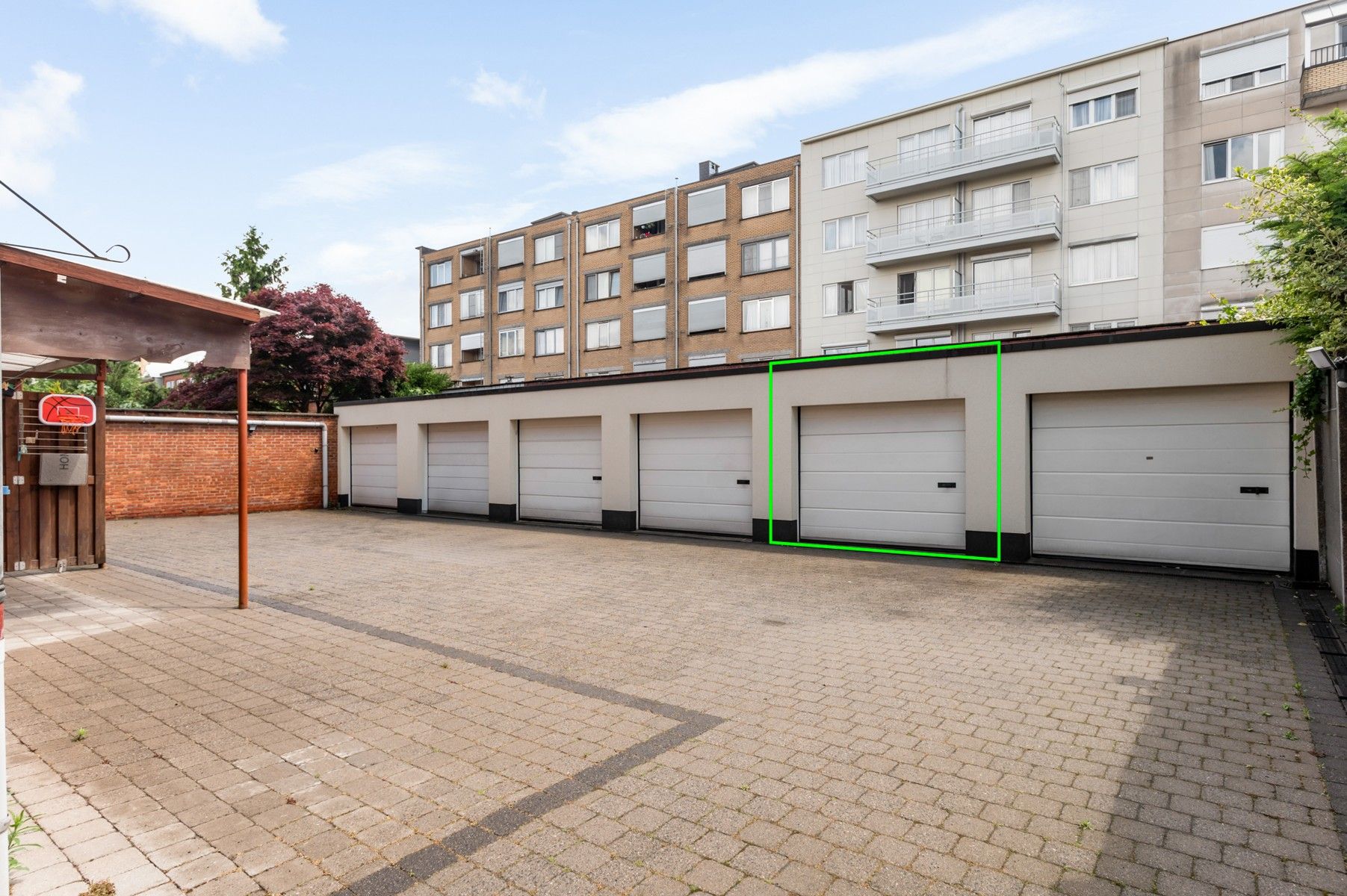 Verzorgd appartement met 3 slaapkamers en garage foto 2