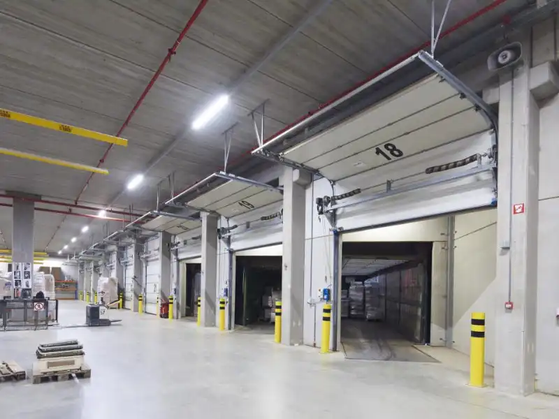 Tijdelijk logistiek gebouw te huur foto 5