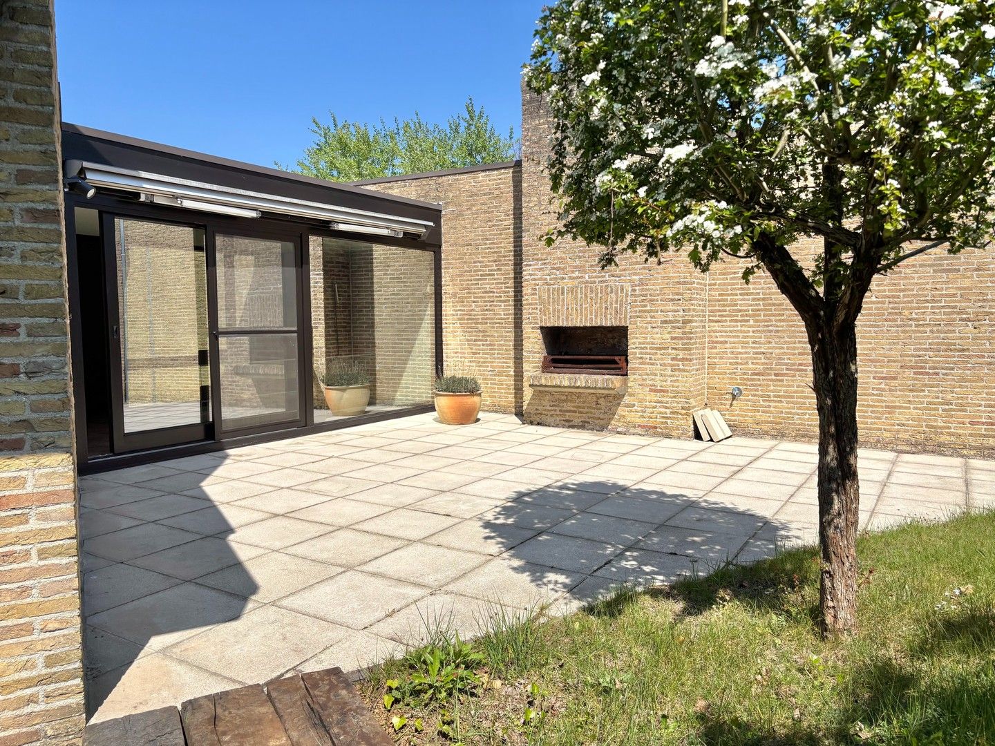 Bijzondere modernistische Villa te huur residentieel gelegen foto 9