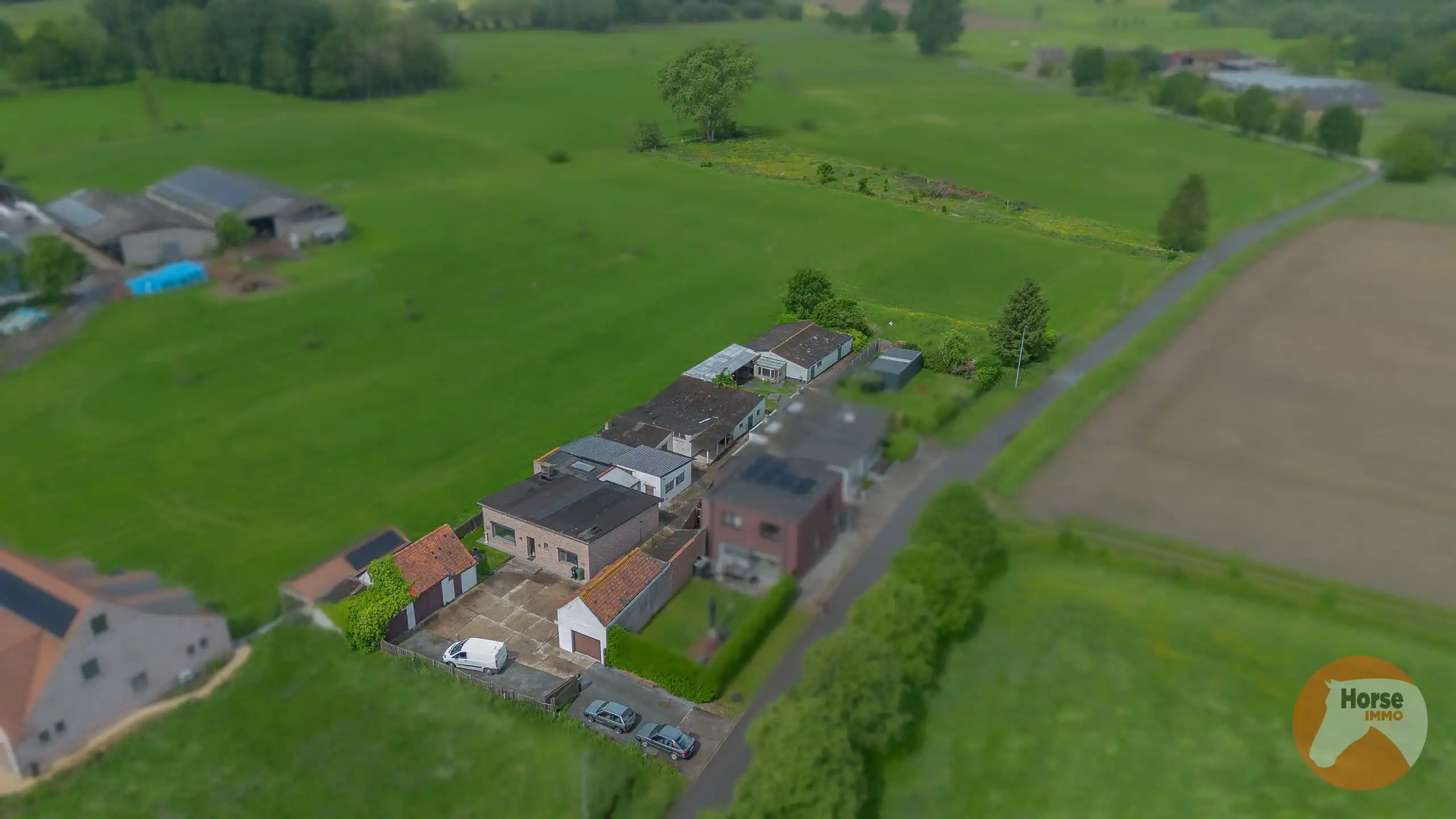 HOFSTADE - Charmante gelegen woning met bijgebouwen en weide foto 35