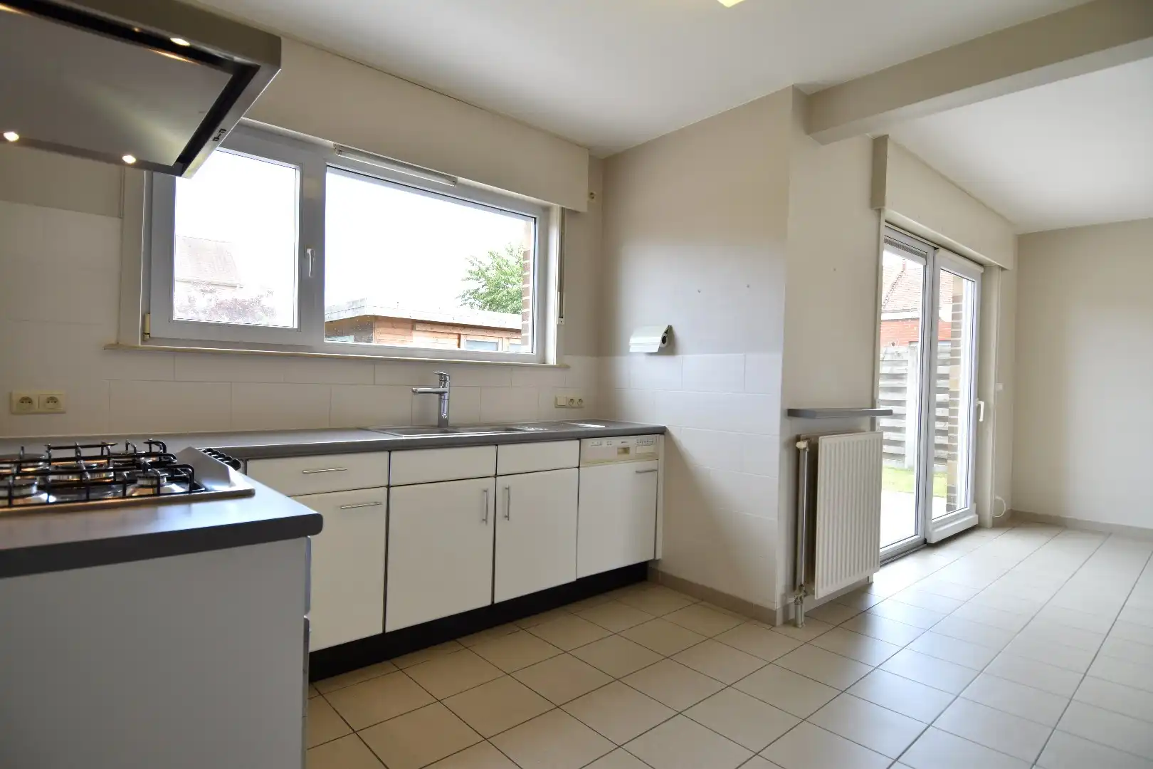 Gezinswoning met 3 slaapkamers, tuin én garage in doodlopende straat te koop in Menen foto 4