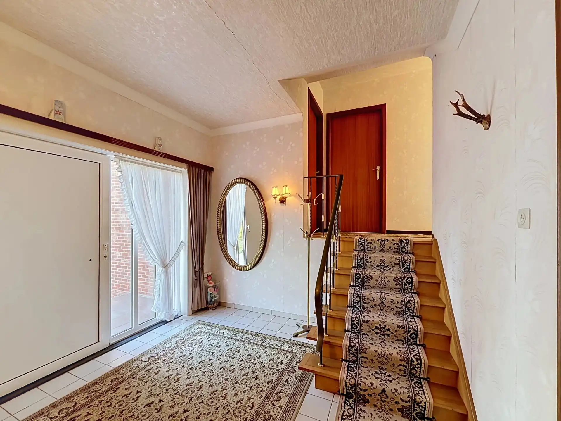 Charmante split-level woning op een ruim en zuidgericht perceel van 1.276 m² foto 3