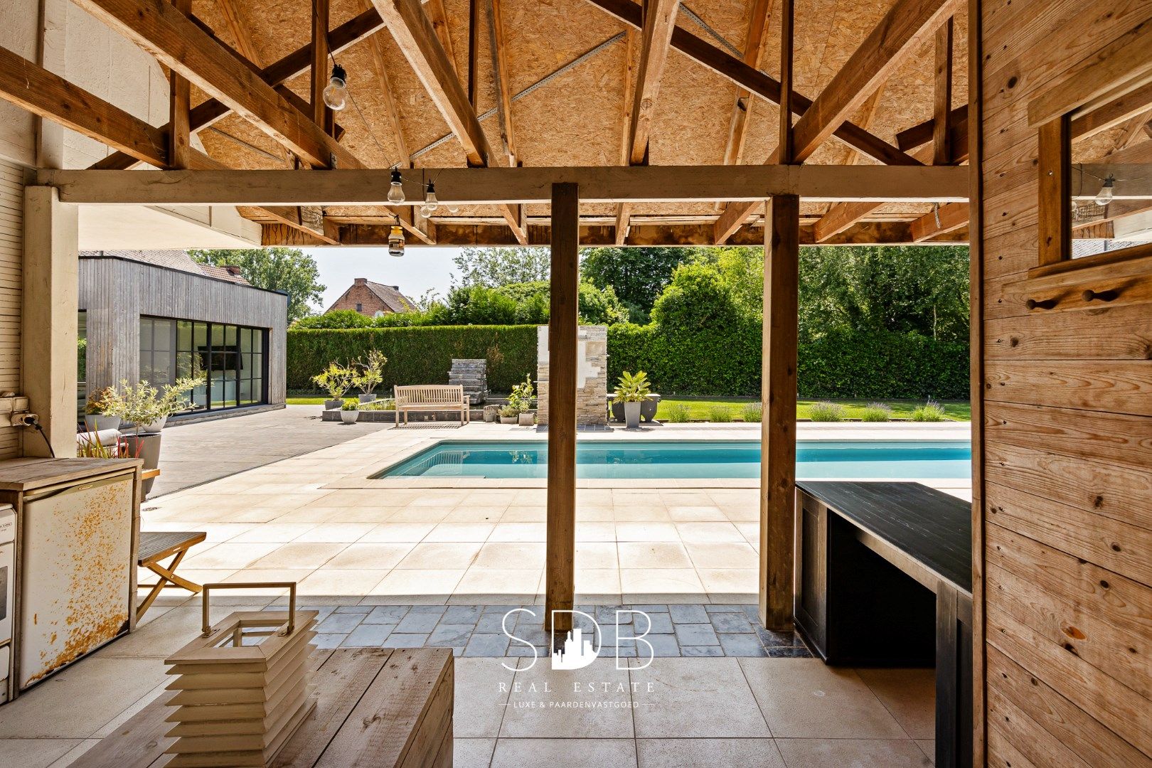 Prachtige hedendaagse villa met gezinstuin en zwembad op 1.387m² foto 27