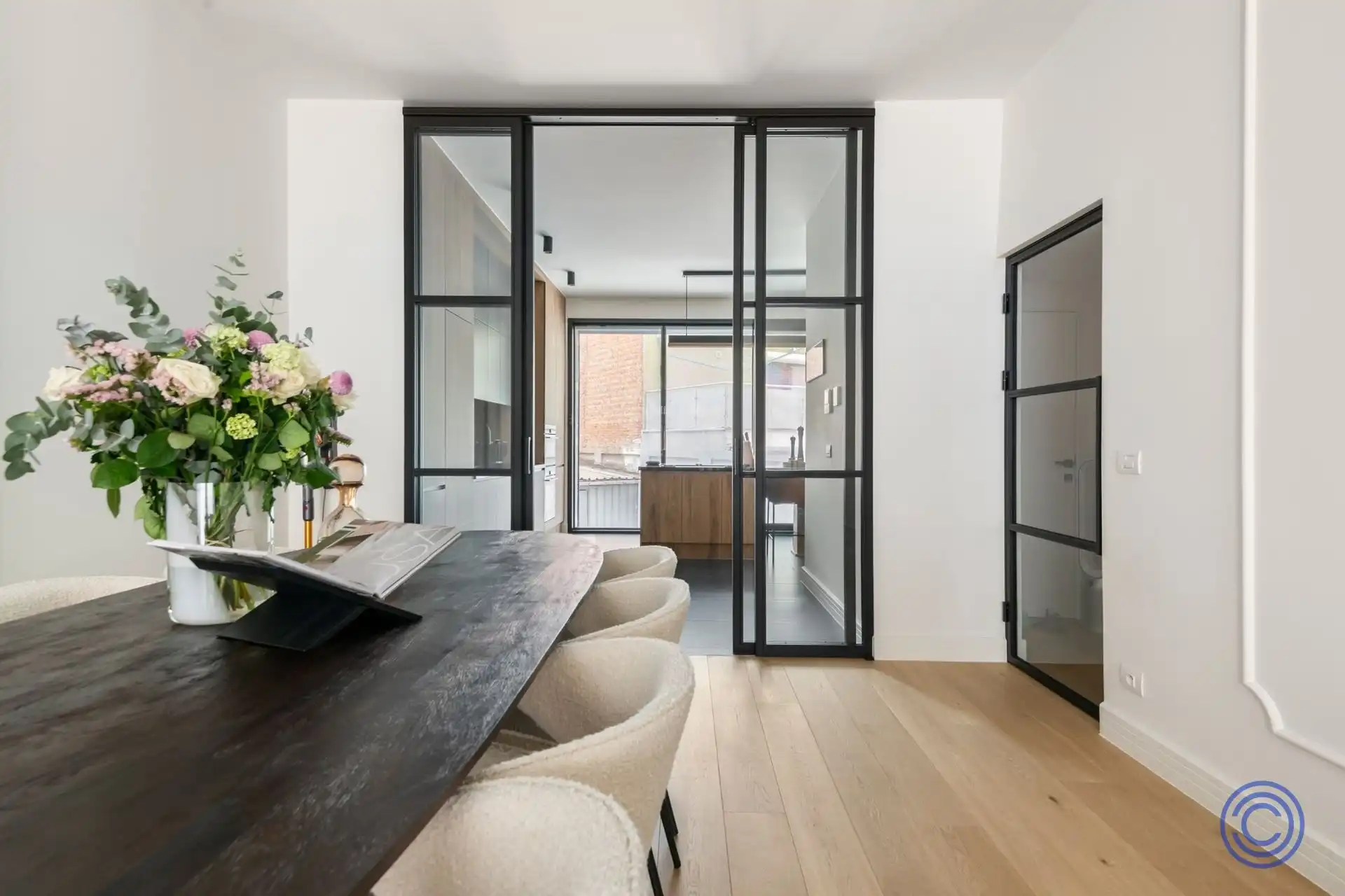 Luxueuze, gerenoveerde duplex in statig herenhuis! foto 3