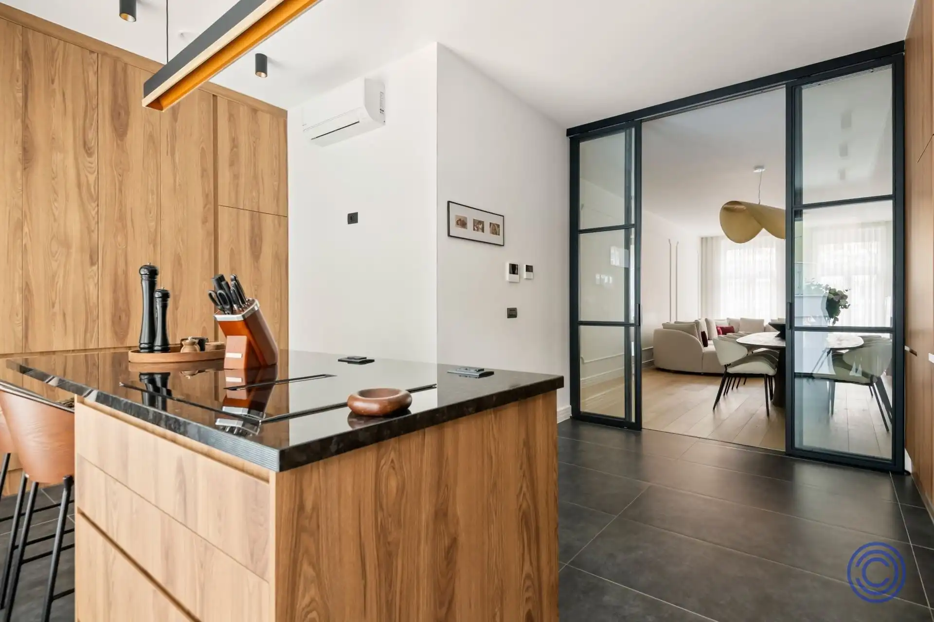 Luxueuze, gerenoveerde duplex in statig herenhuis! foto 3