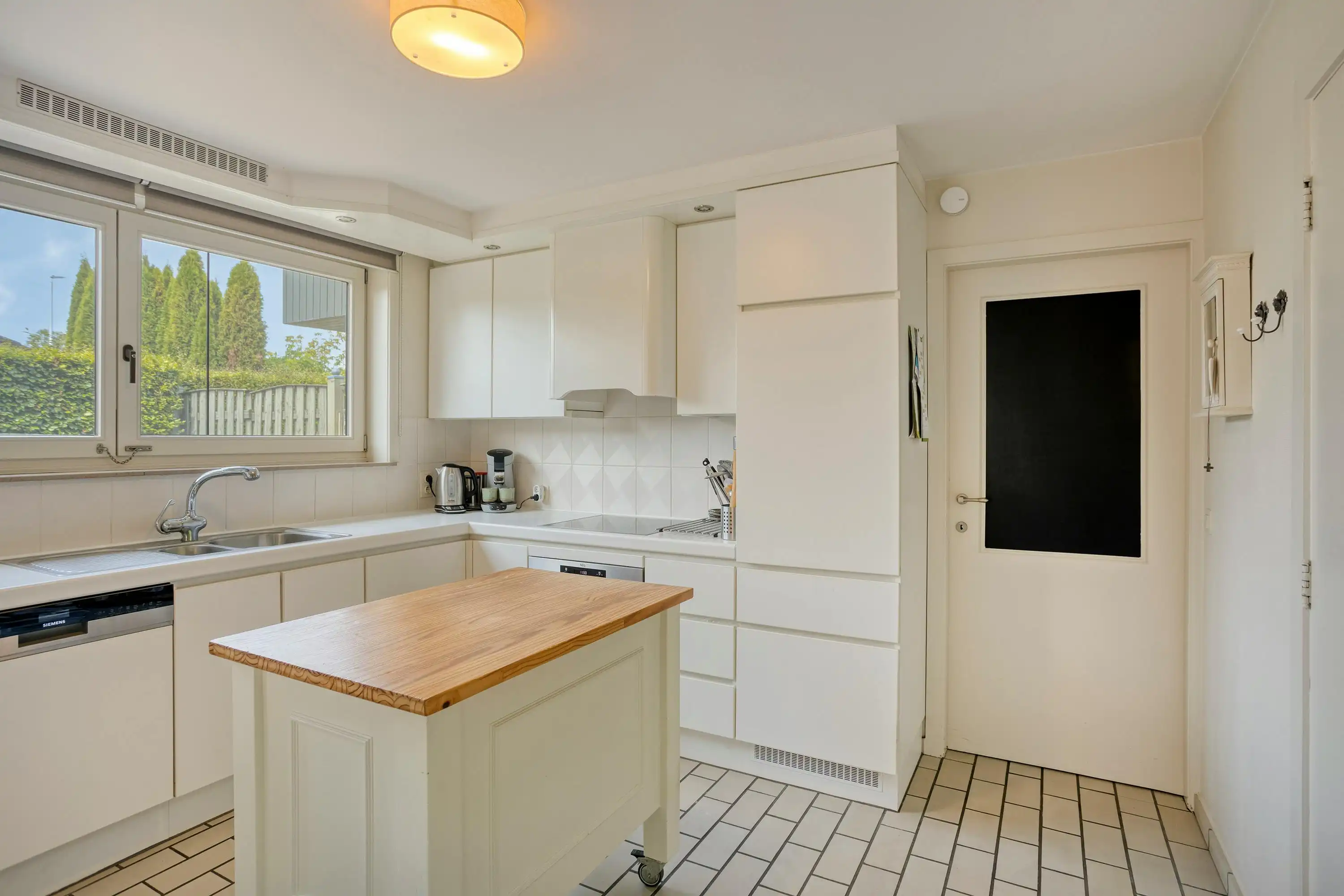 Instapklare gezinswoning met 4 slaapkamers en tuin te Kuringen foto 8