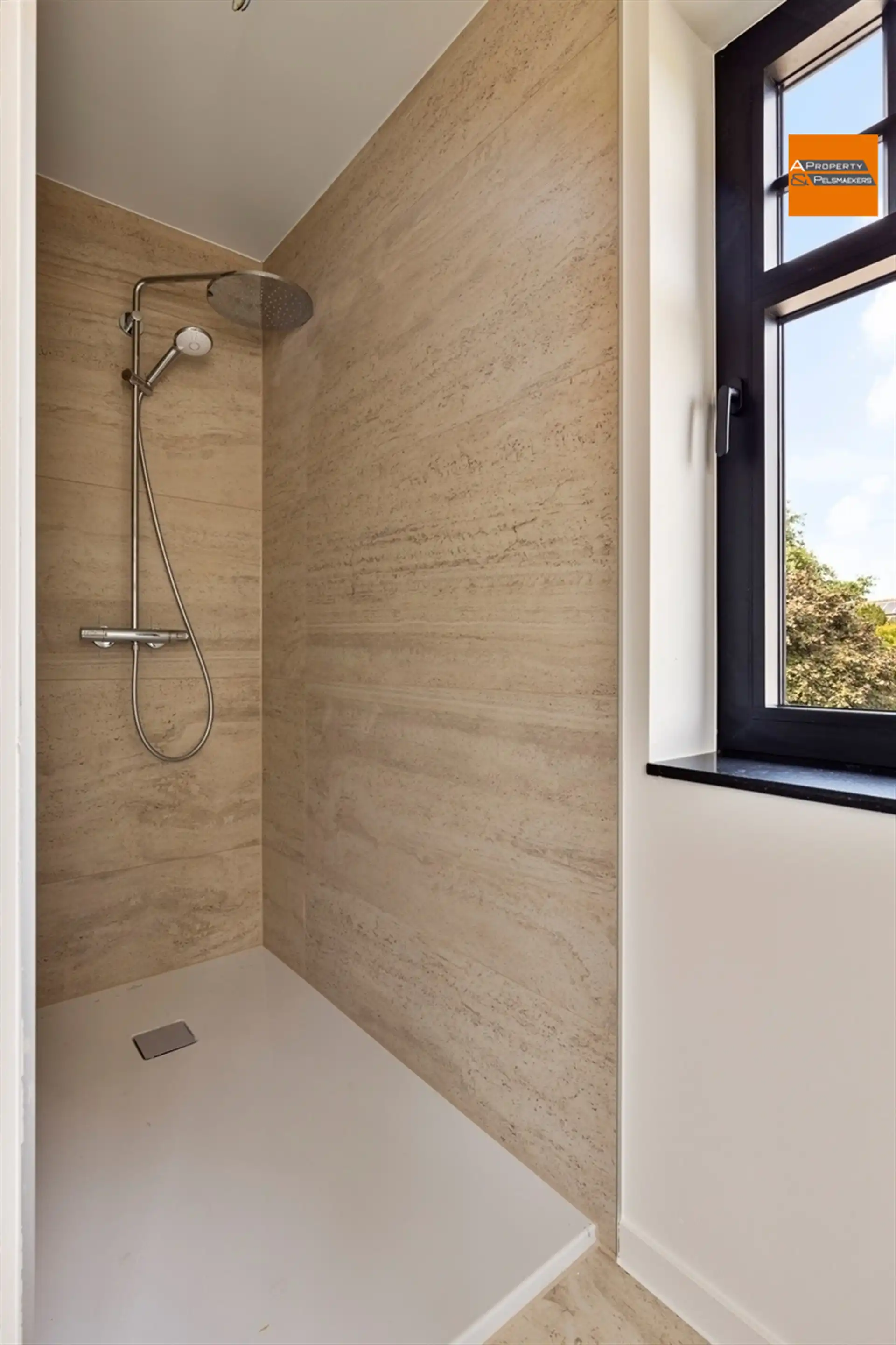 Nieuwbouwwoning met 4 slaapkamers foto 20