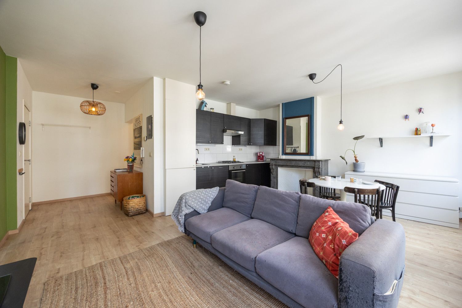Instapklaar 2-slaapkamer appartement (70m²) met zalig terras op toplocatie in centrum Antwerpen foto 7
