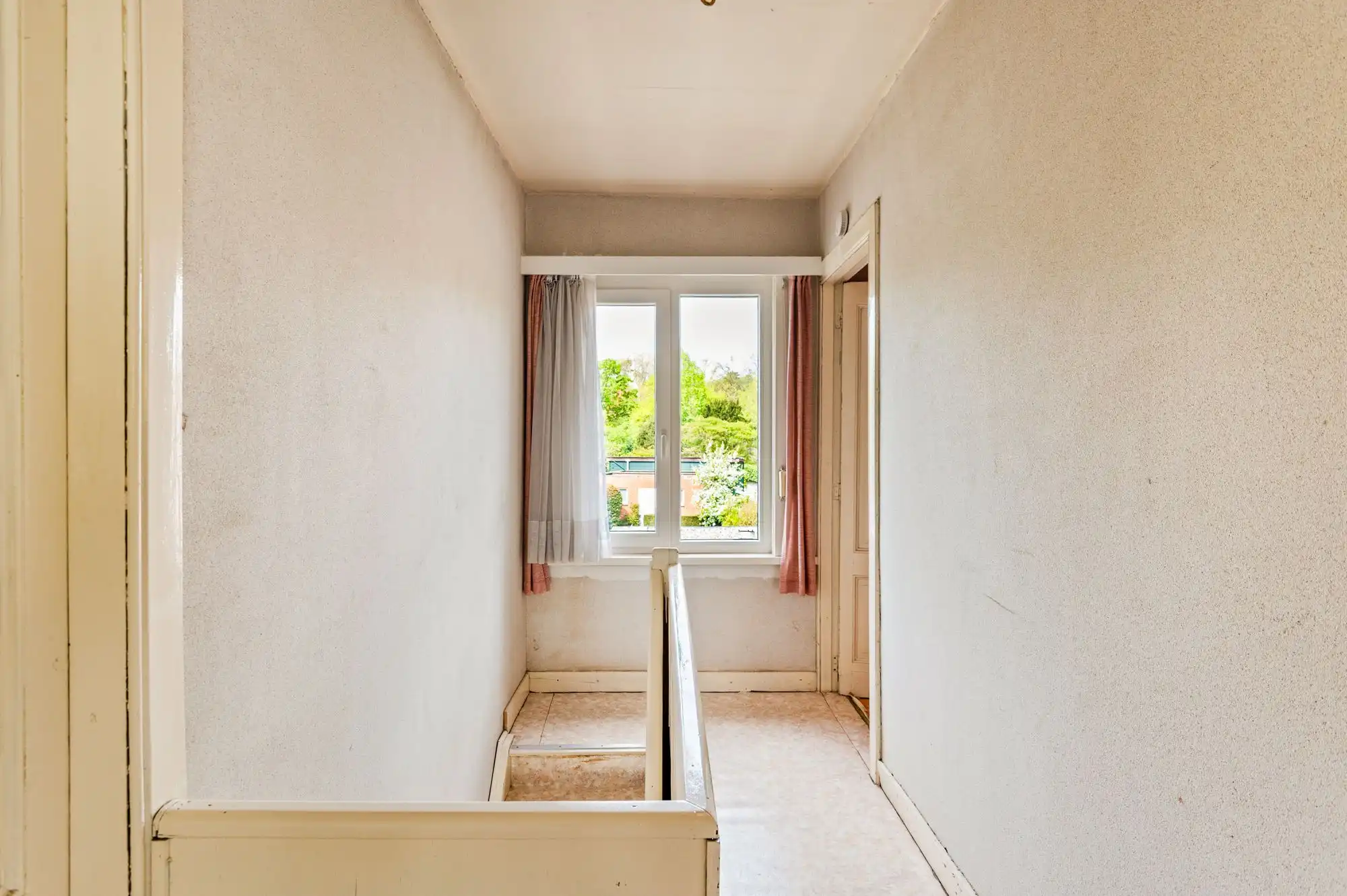 Te renoveren gezinswoning met leuke tuin en 2 garages op topligging in Brasschaat! foto 17