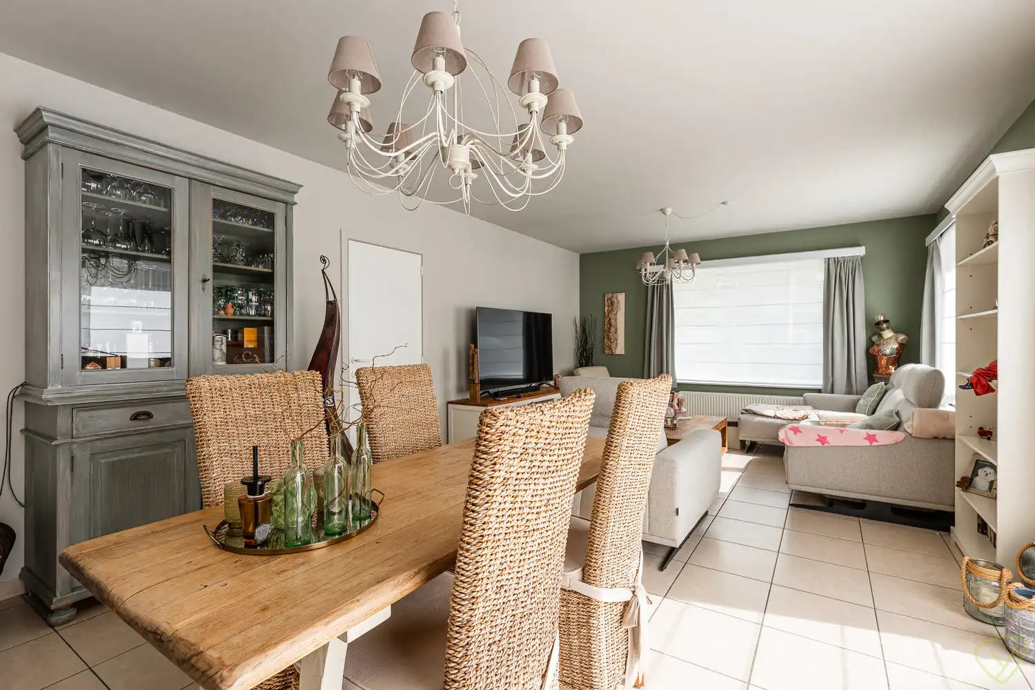 Lichtrijke instpaklare woning te Wondelgem in een residentiële omgeving. foto 4
